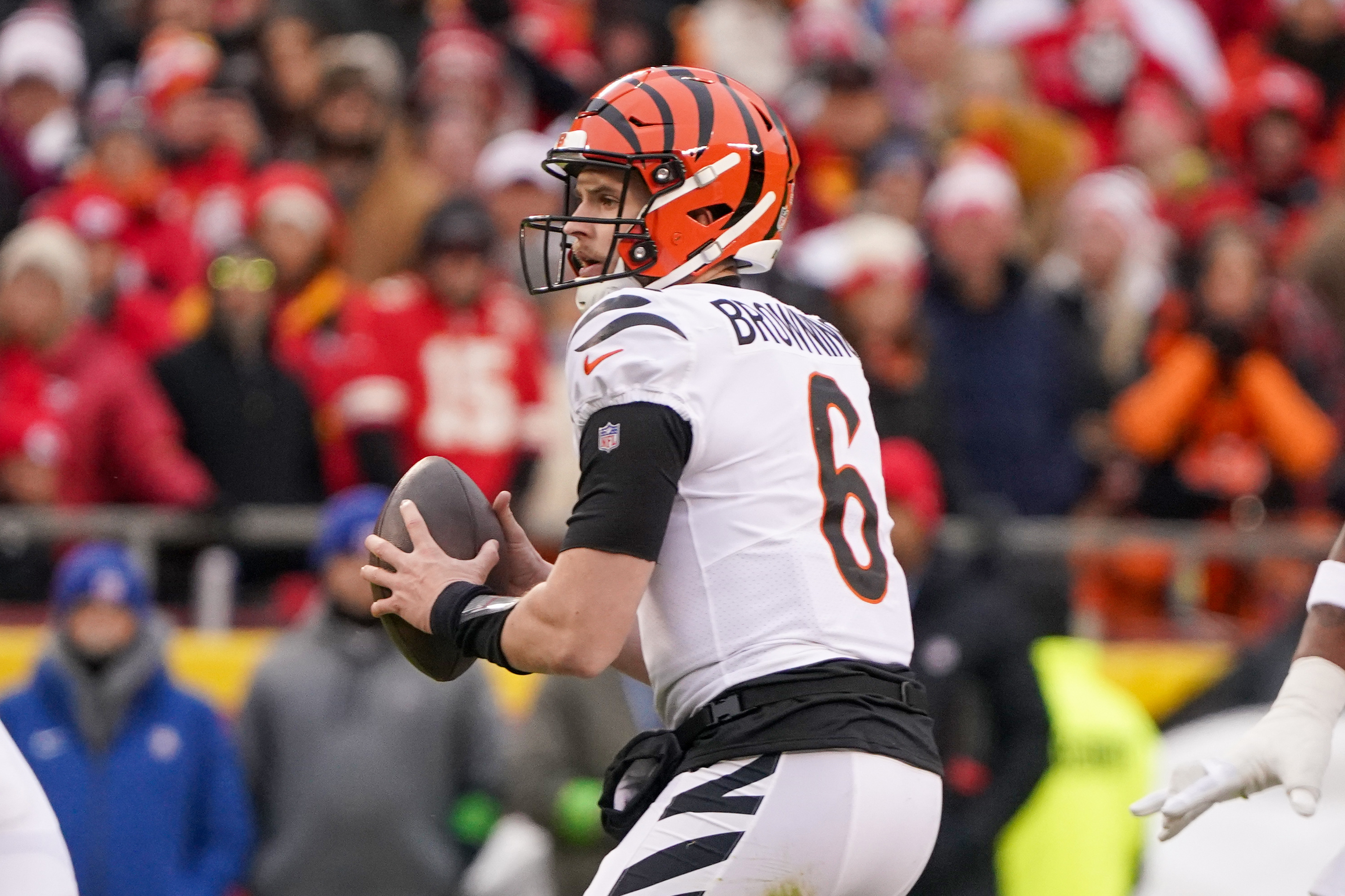 Chiefs top Bengals, clinch AFC West | Reuters