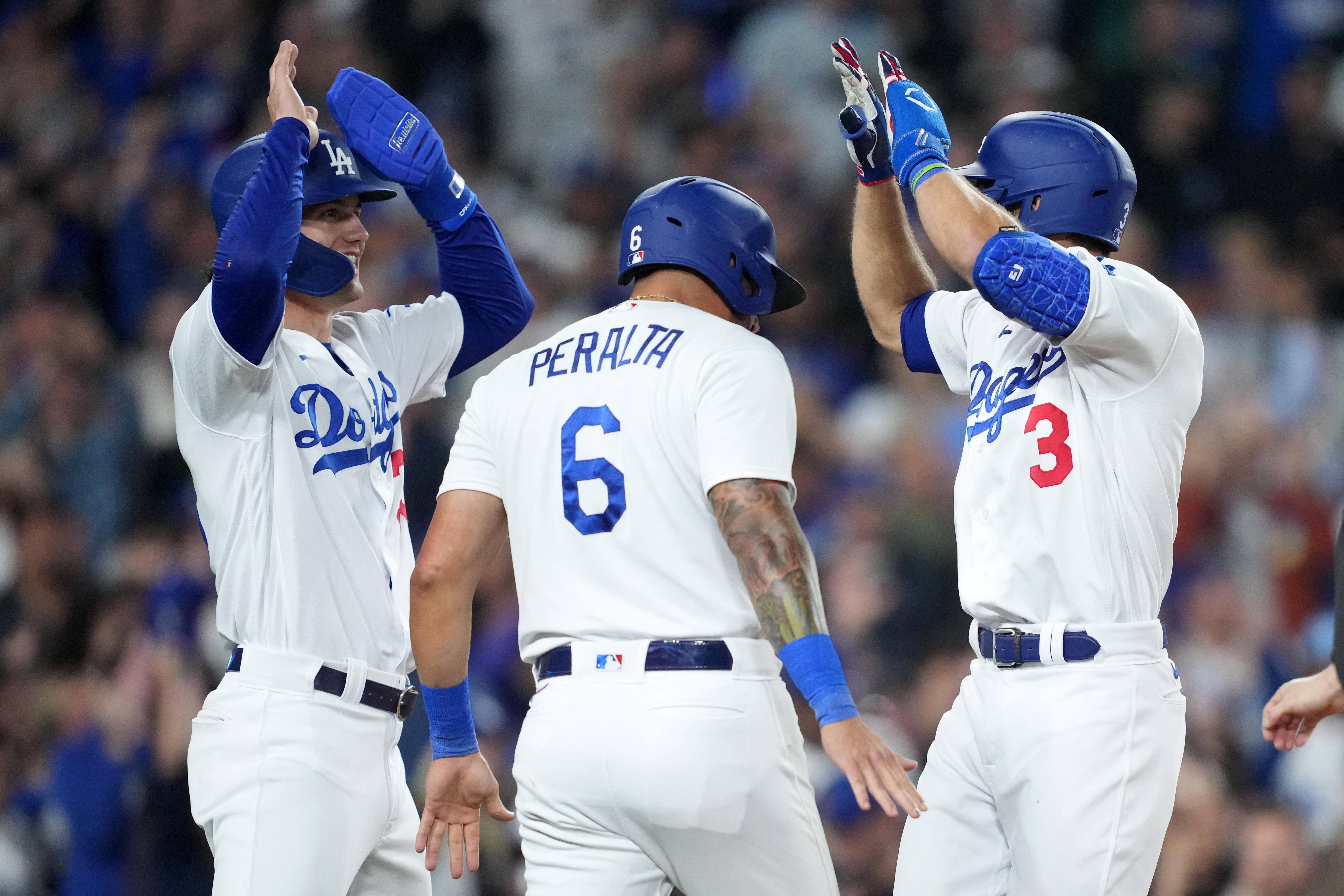 Dodgers clinch series with 11-inning win over White Sox