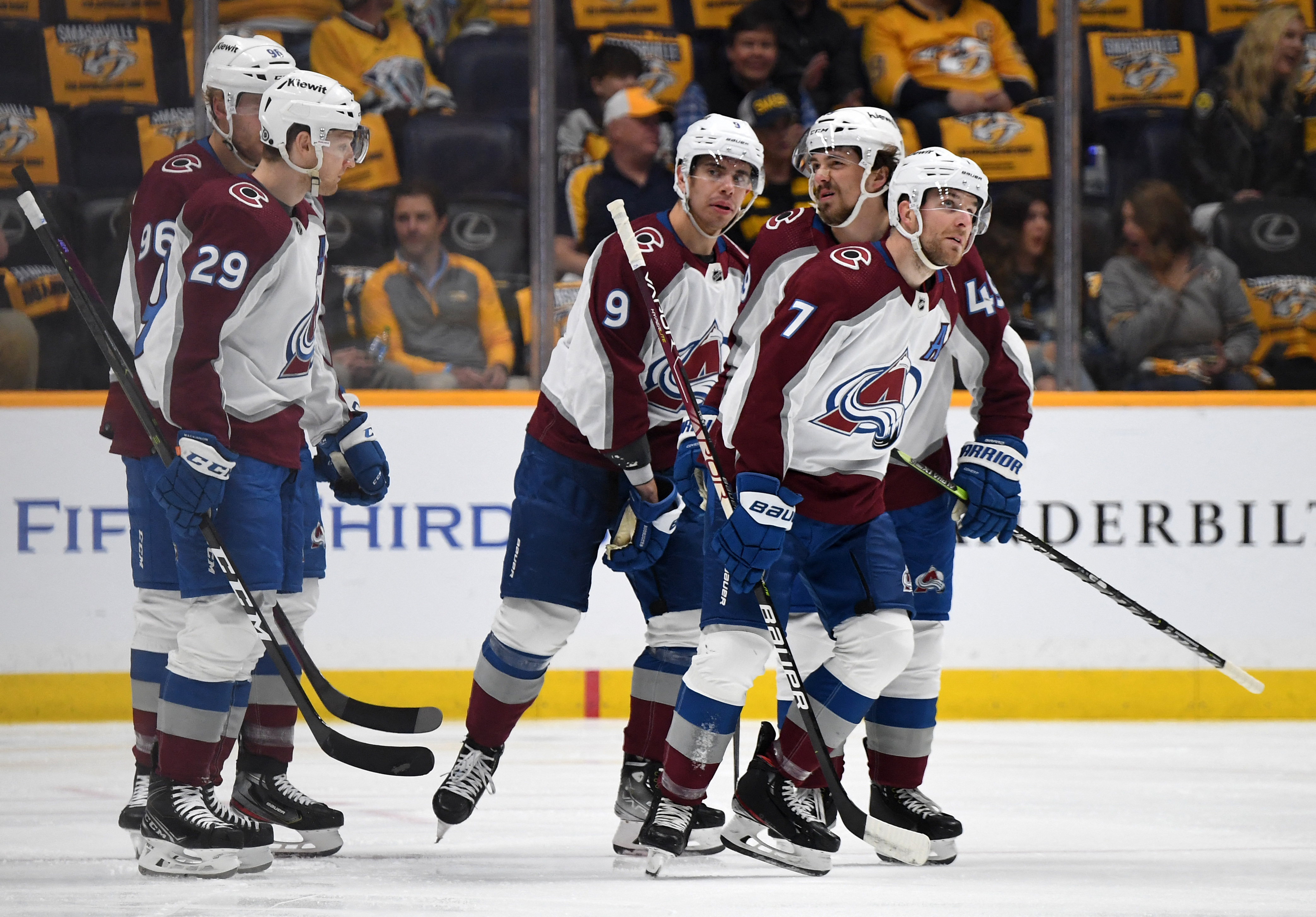 Nathan MacKinnon hat trick clinches Central Division title for