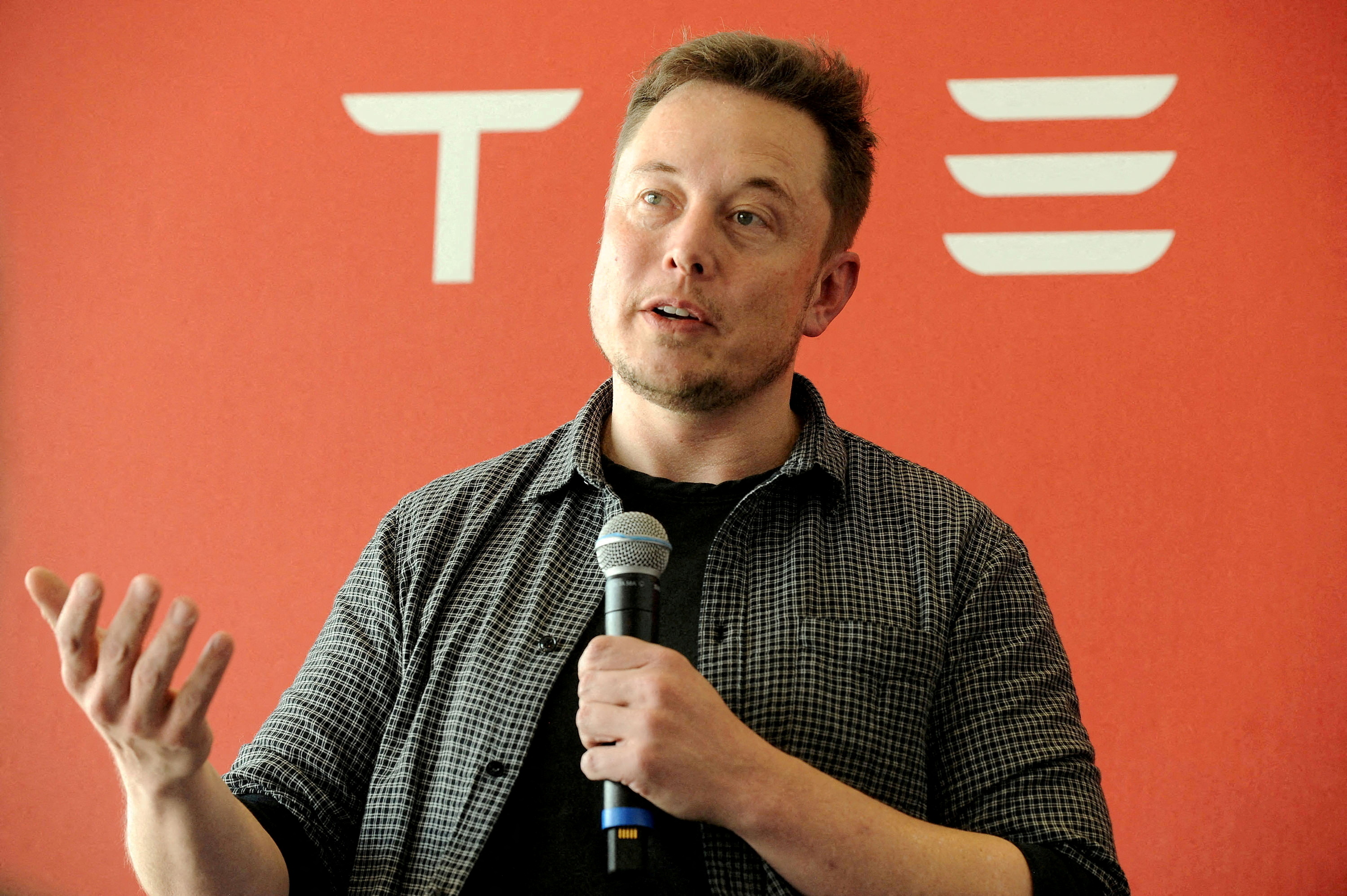 Founder and CEO of Tesla Motors Elon Musk speaks during a media tour of the Tesla Gigafactory, which will produce batteries for the electric carmaker, in Sparks, Nevada, U.S. July 26, 2016.  REUTERS/James Glover II