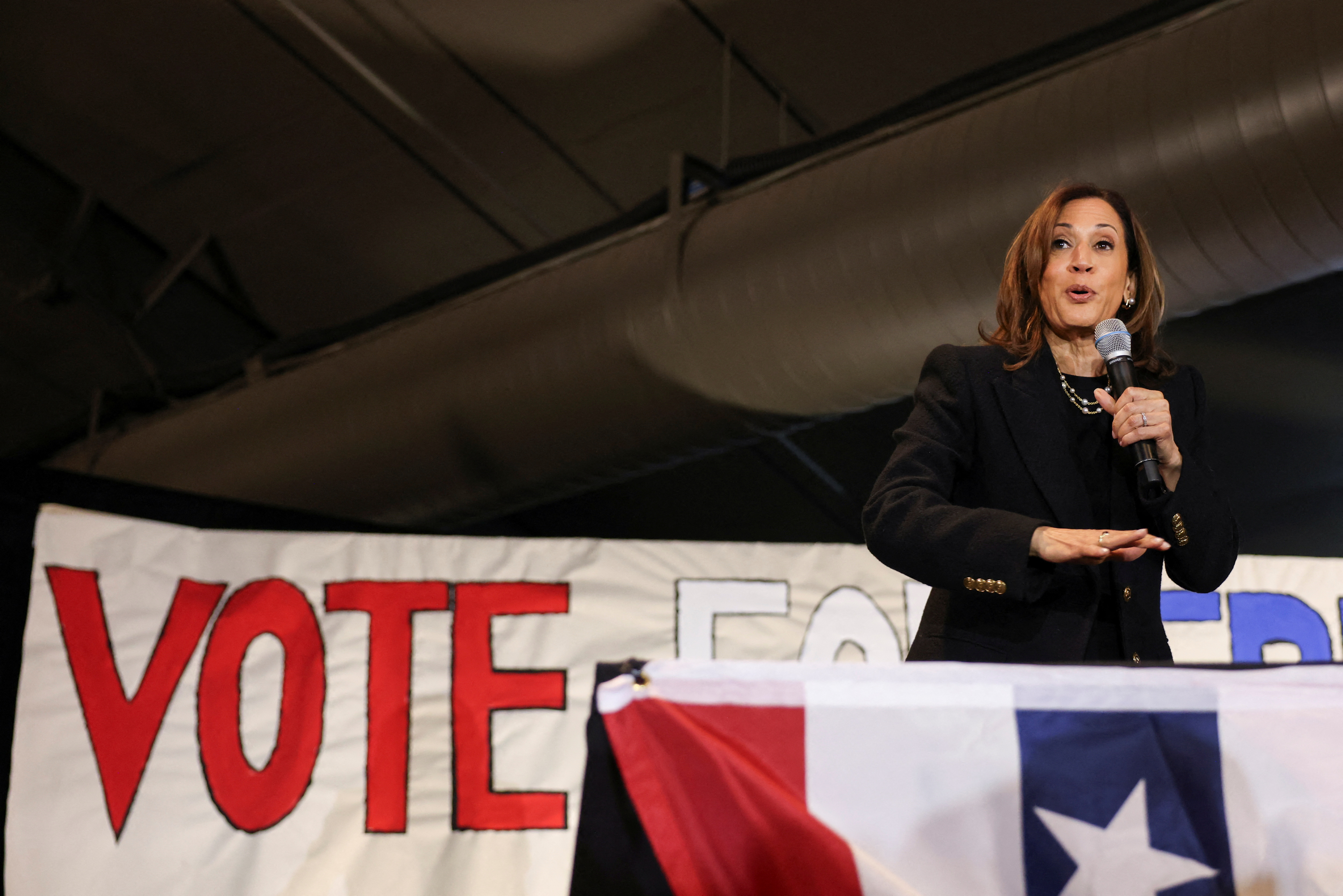 Harris Closes Campaign In Philadelphia, Trump In Michigan On Eve Of ...