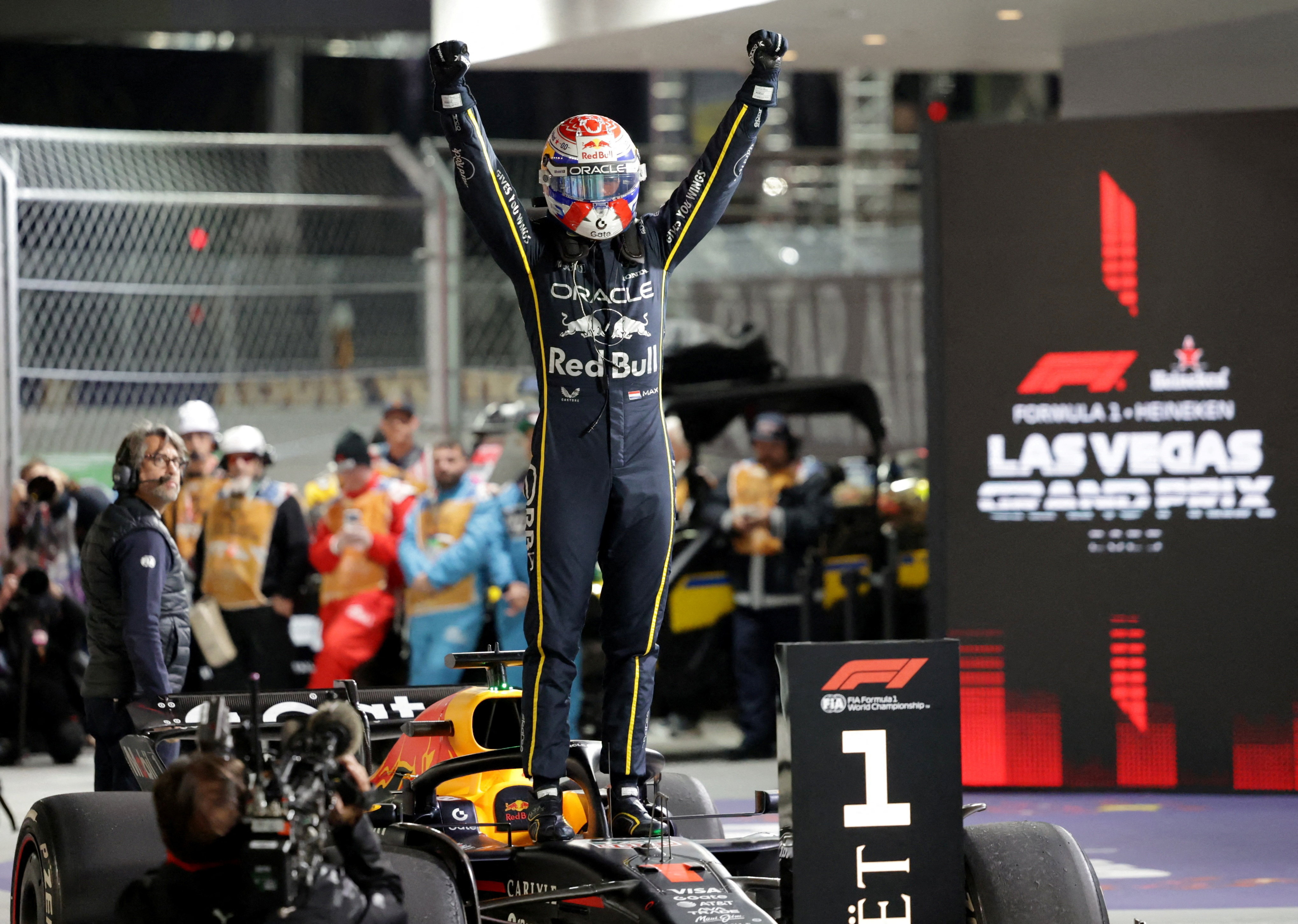 F1＝ラスベガスGPでフェルスタッペン優勝、角田は14位 | ロイター