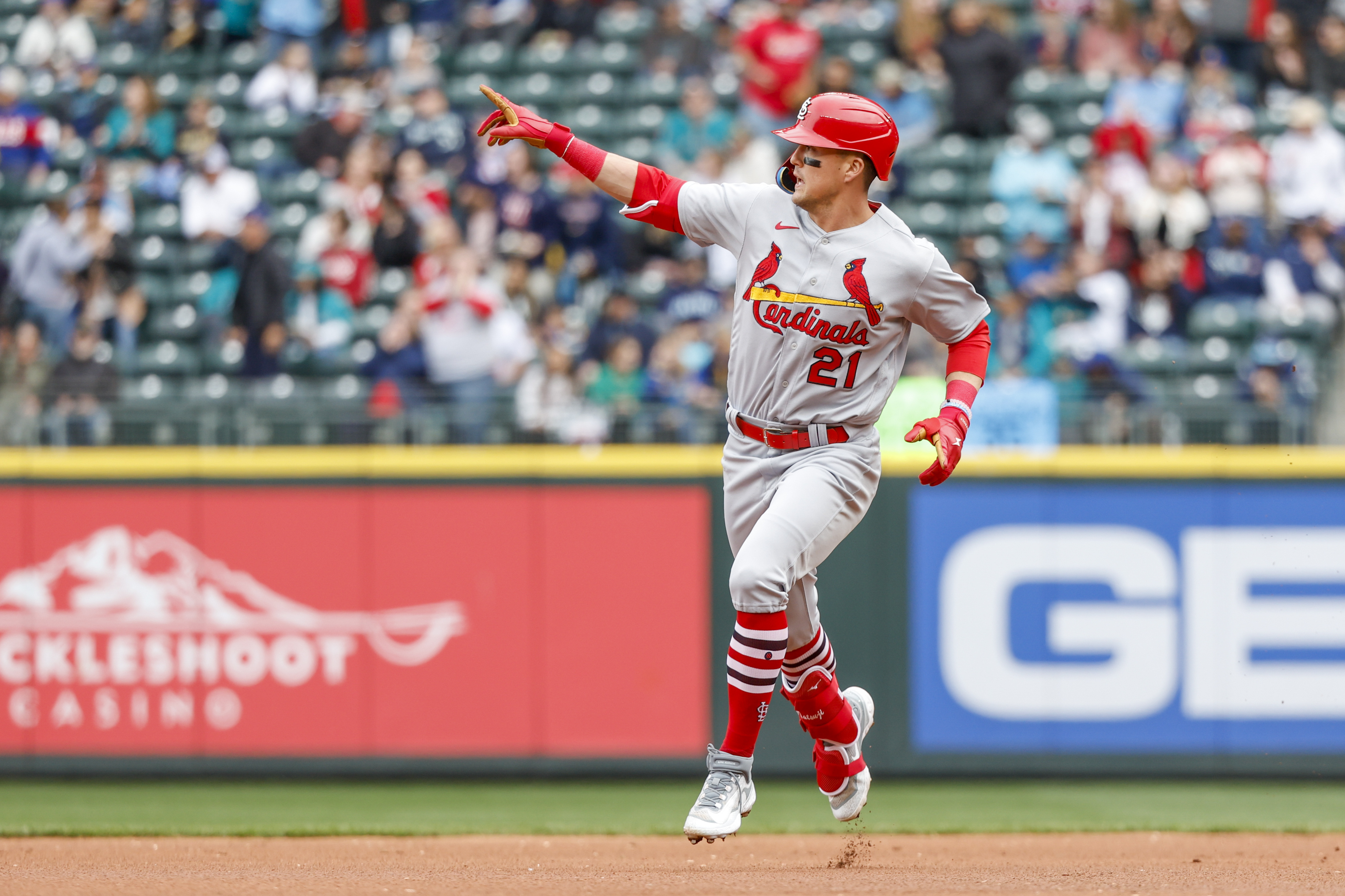 Home run fest powers Cardinals past Mariners