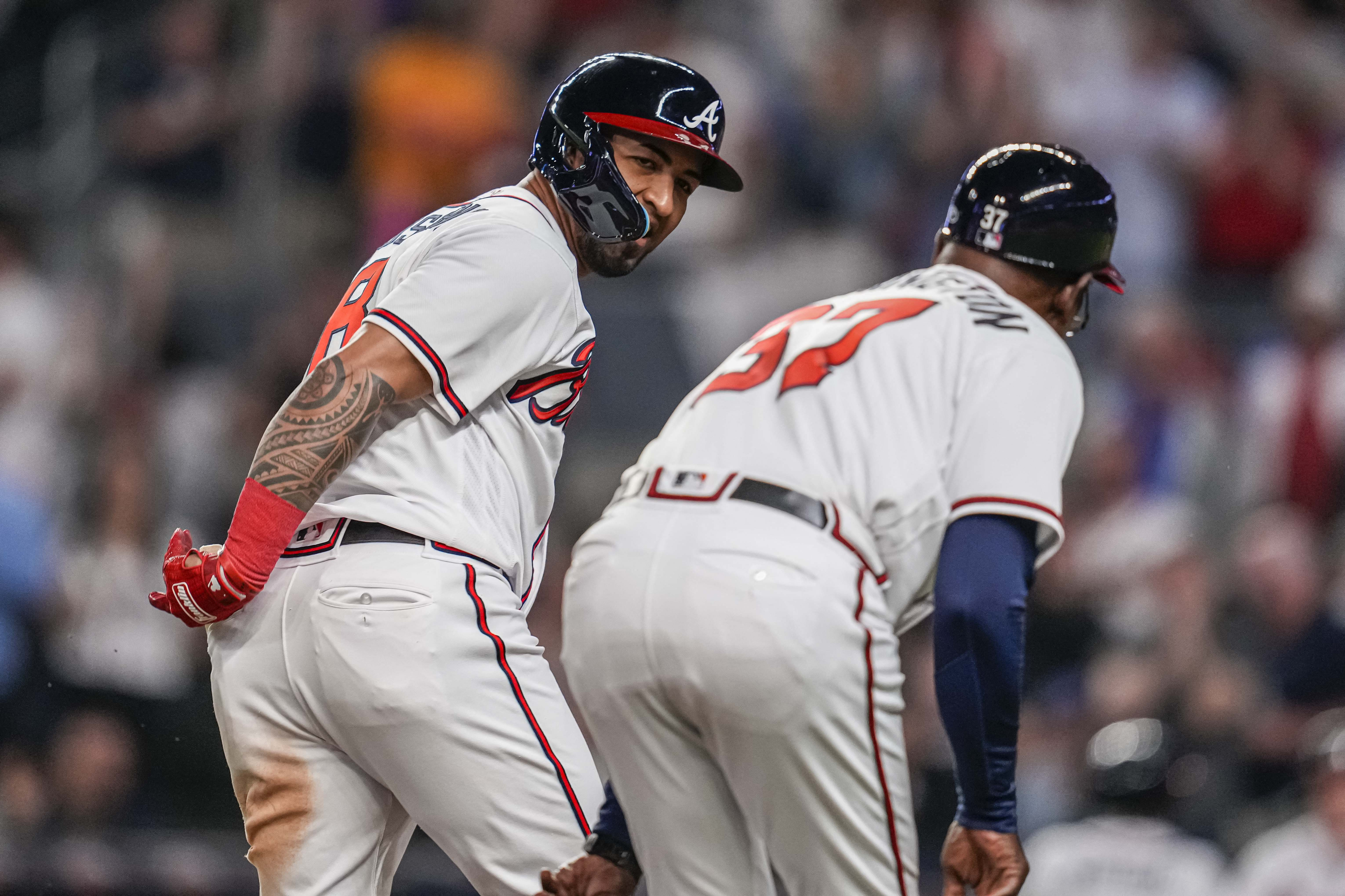 Eddie Rosario's HR gives Braves sweep of Reds