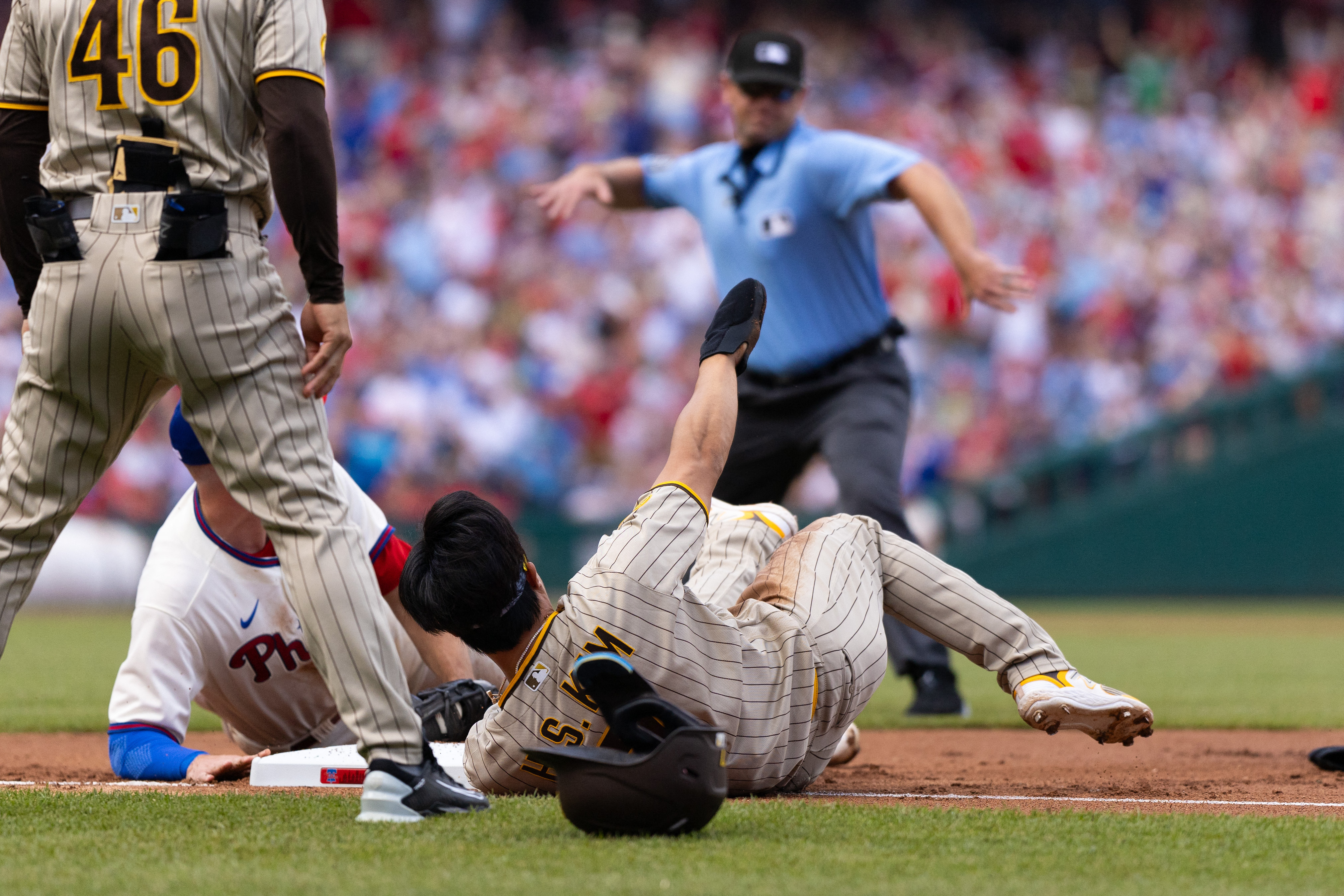Phillies vs. Padres: Bryce Harper, Kyle Schwarber homer as Phils