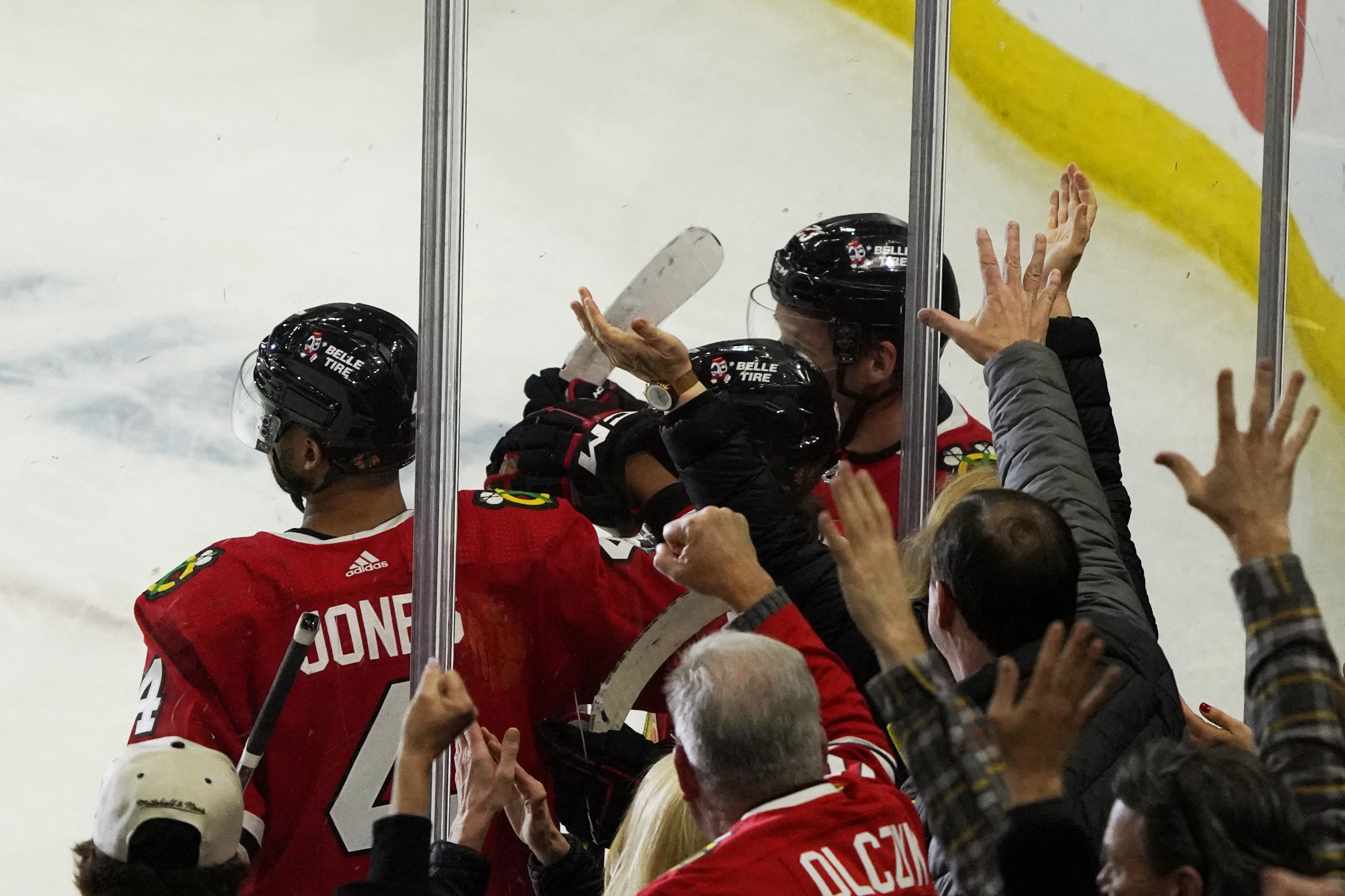 Blackhawks Edge Senators To Halt Eight-game Skid | Reuters