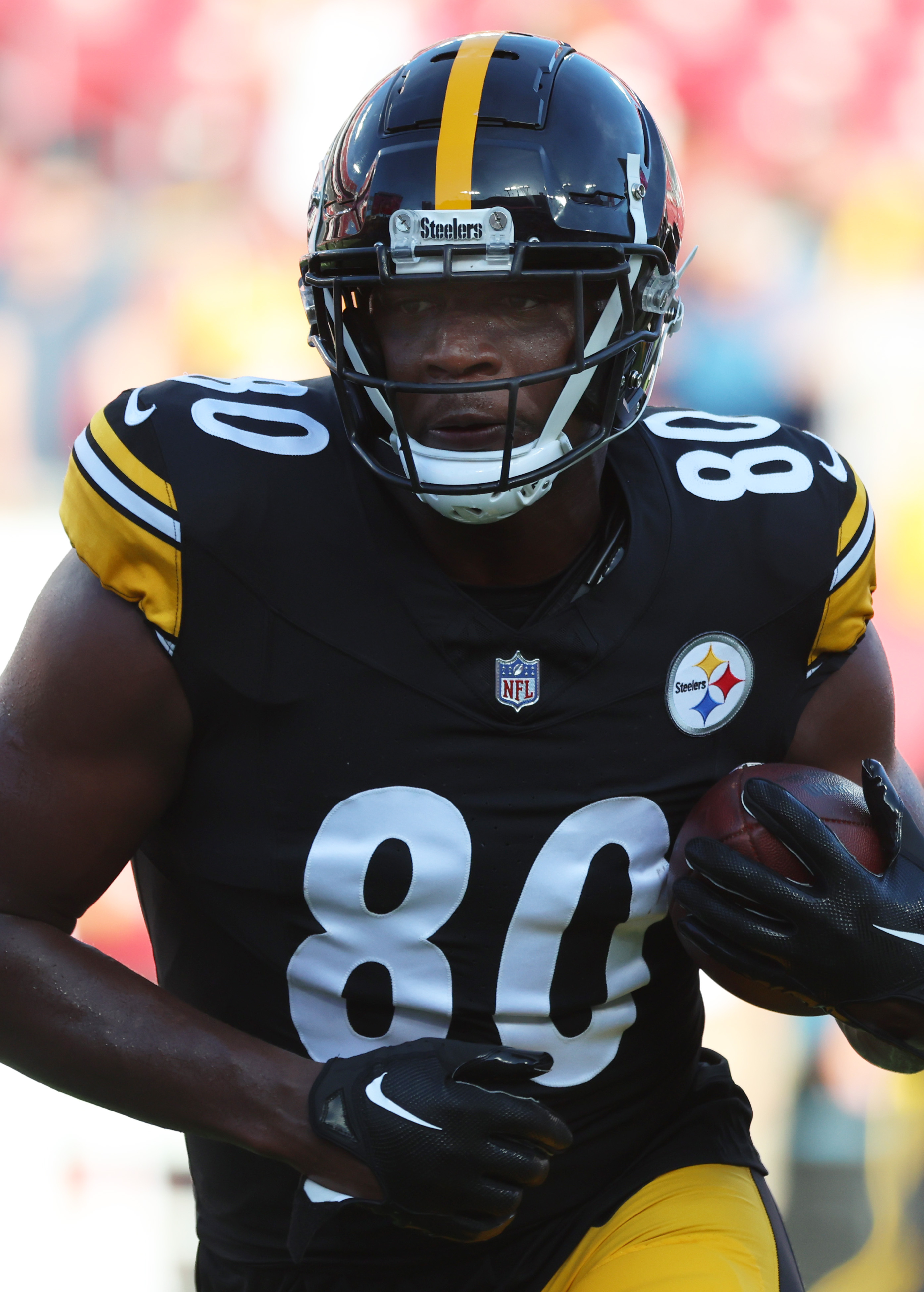 Kenny Pickett, Steelers cruise past Buccaneers