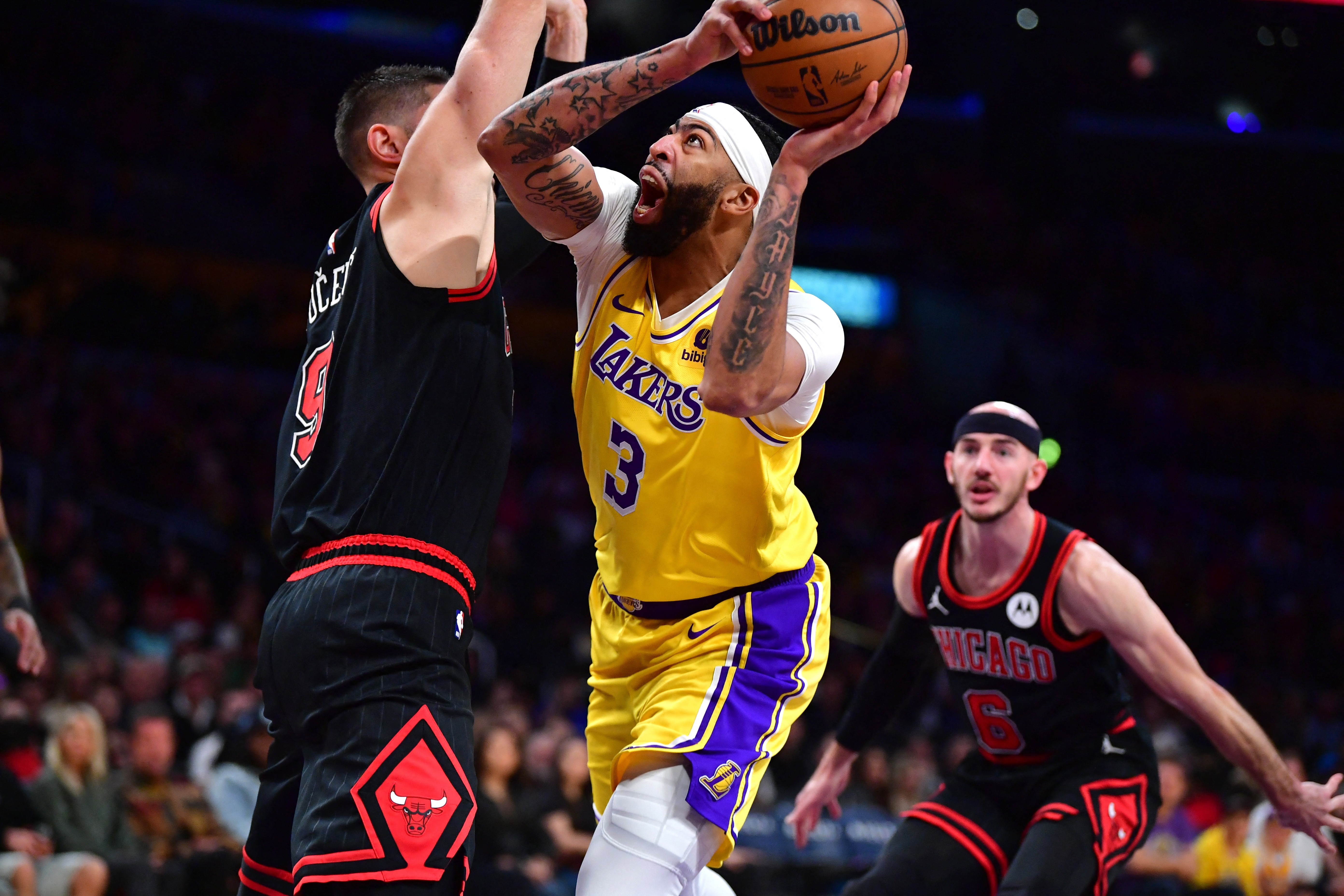 D'Angelo Russell puts up 29 as Lakers outrun Bulls