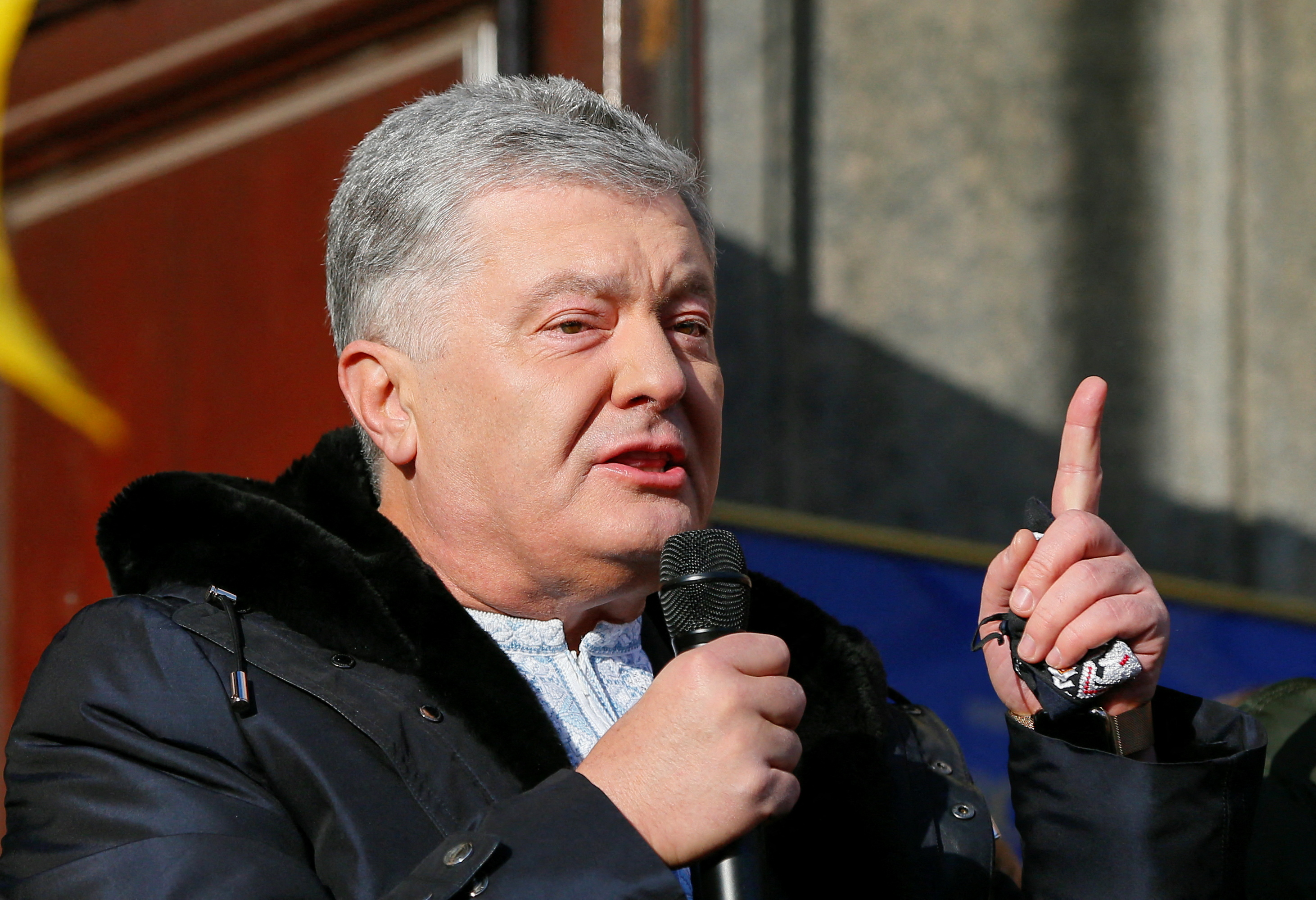 L’ex presidente ucraino afferma che gli è stato vietato di lasciare il Paese