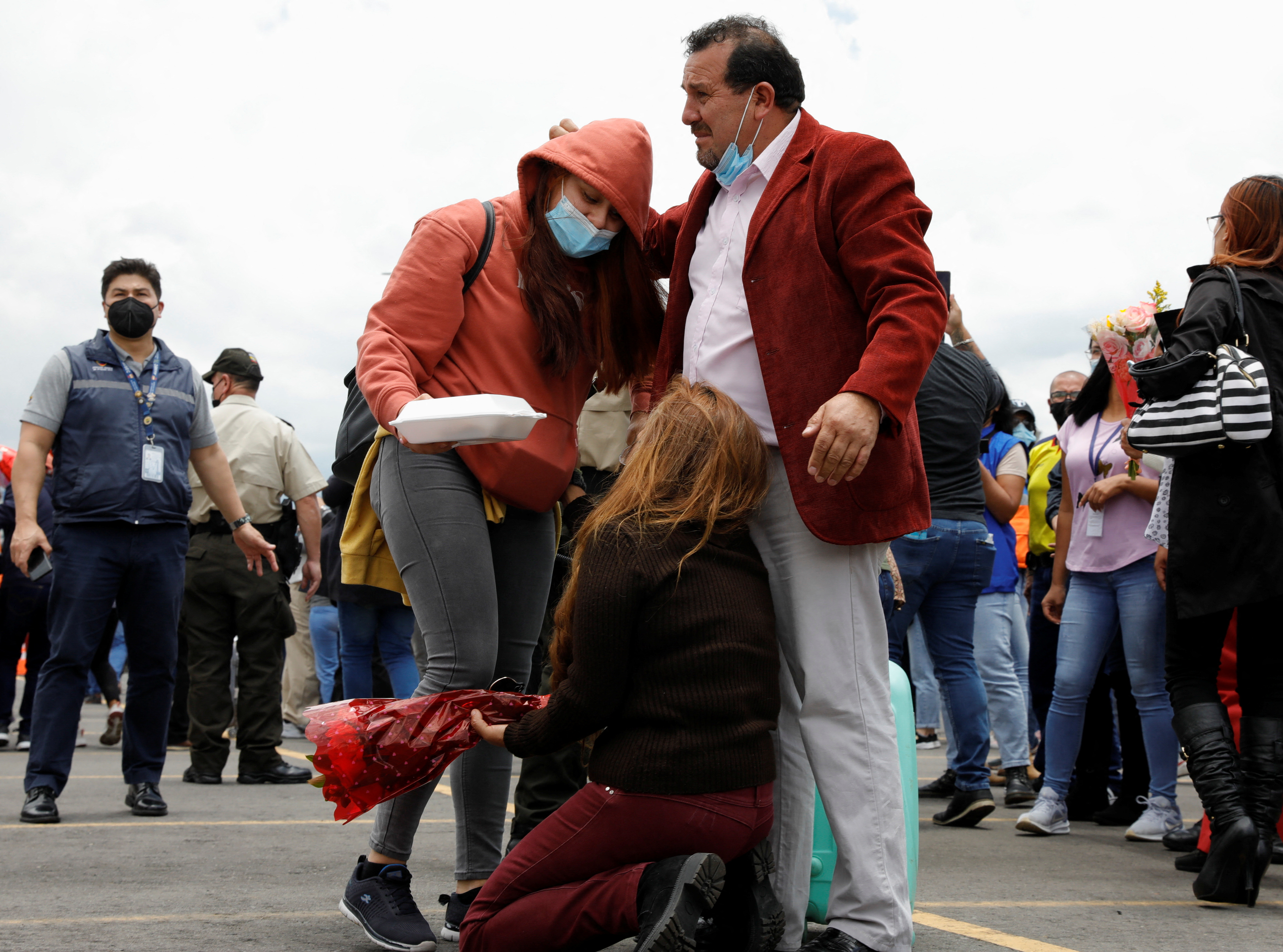 Hundreds of Latin Americans return from Ukraine following Russia's invasion