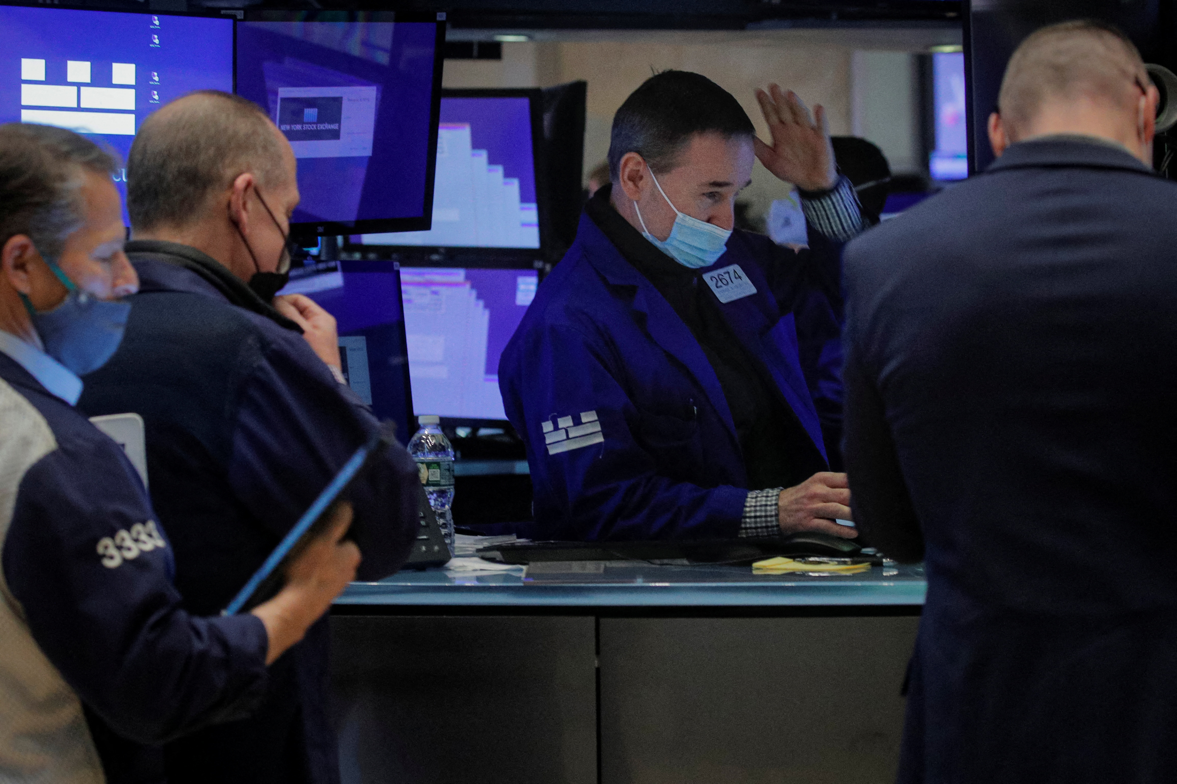 Traders work on the floor of the New York Stock Exchange (NYSE) in New York City, U.S., January 12, 2022.  REUTERS/Brendan McDermid
