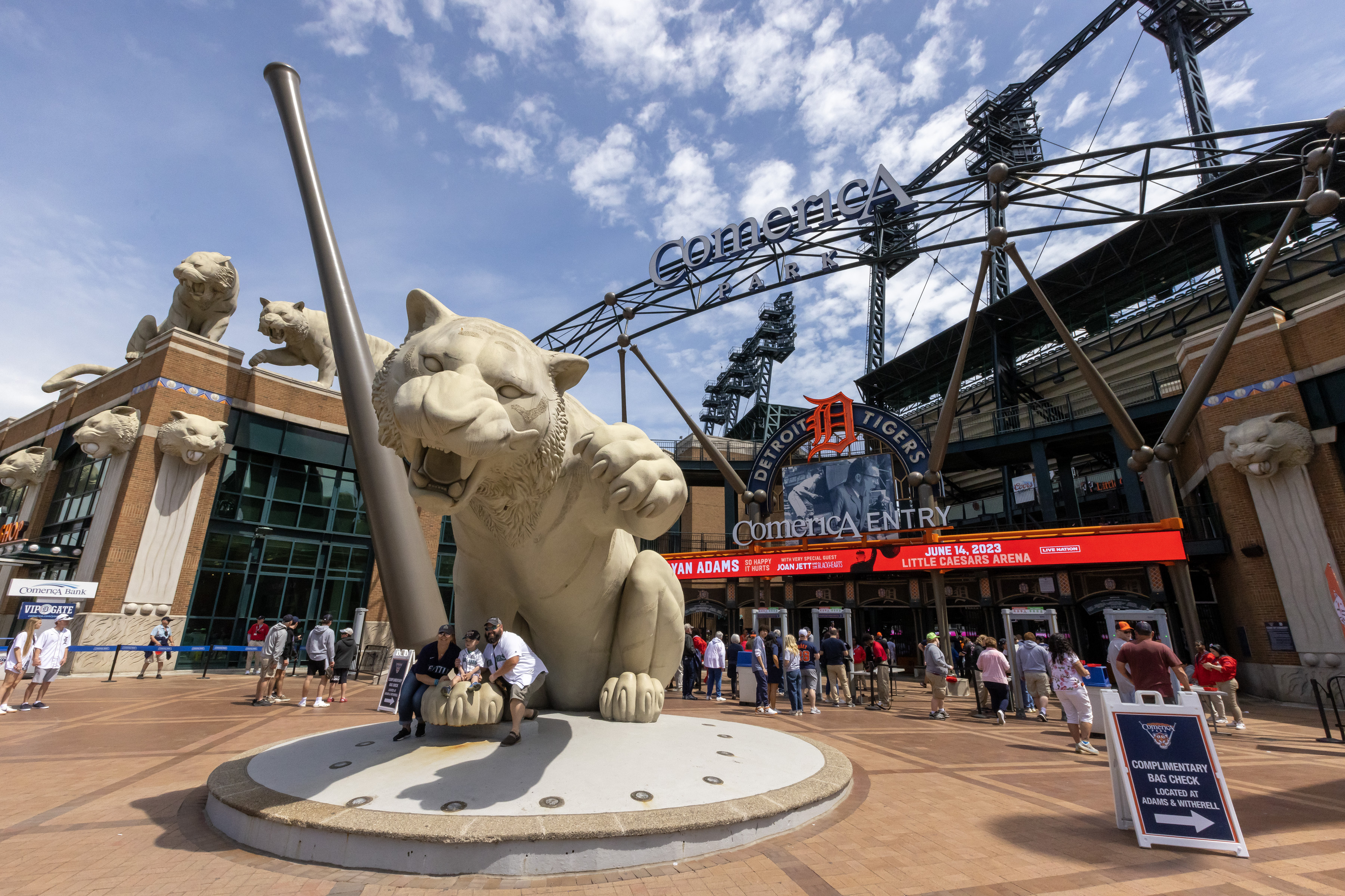 Statues at Detroit Tigers Stadium (2)