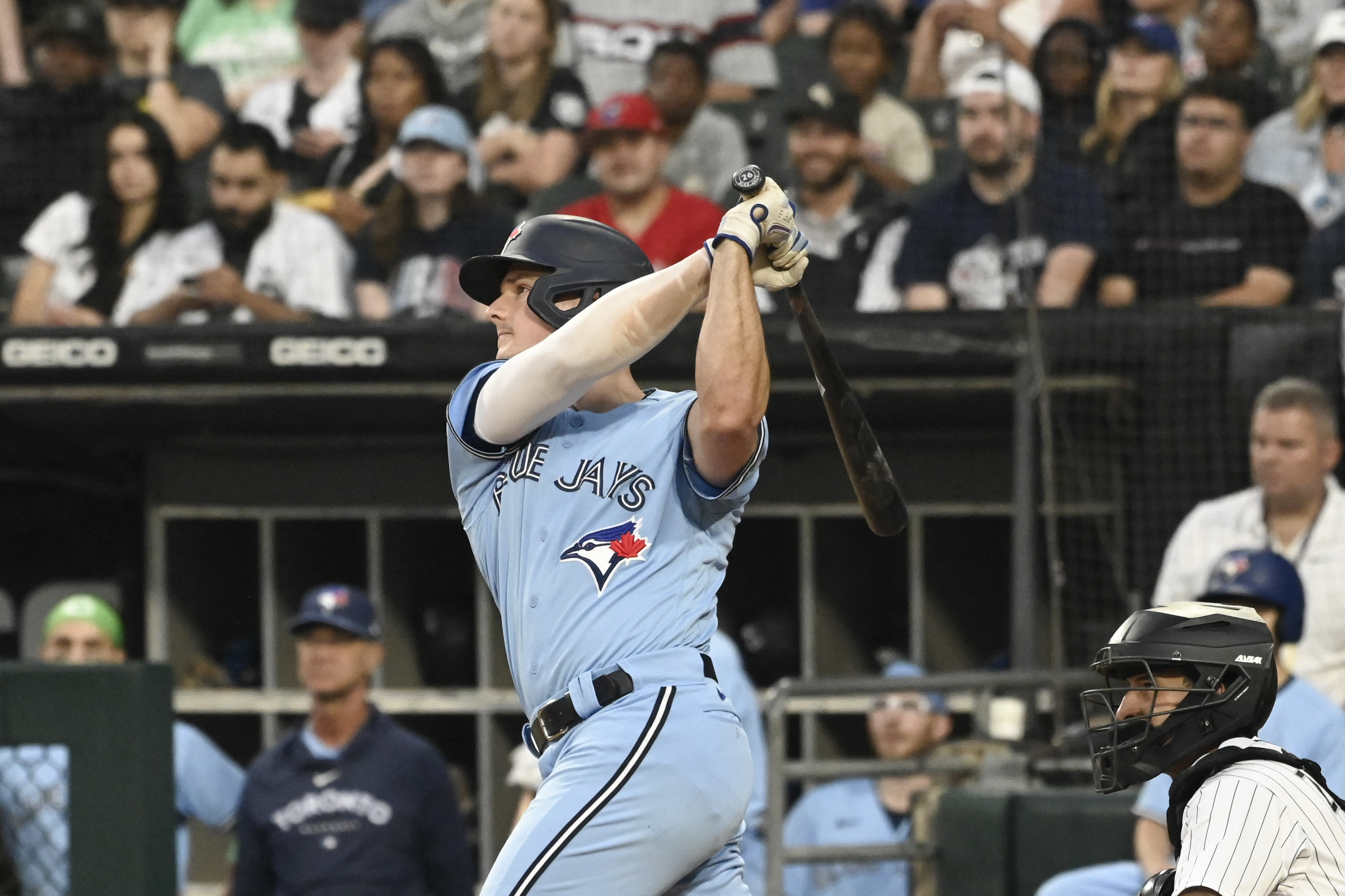 Jays edge White Sox to sweep twin bill, series