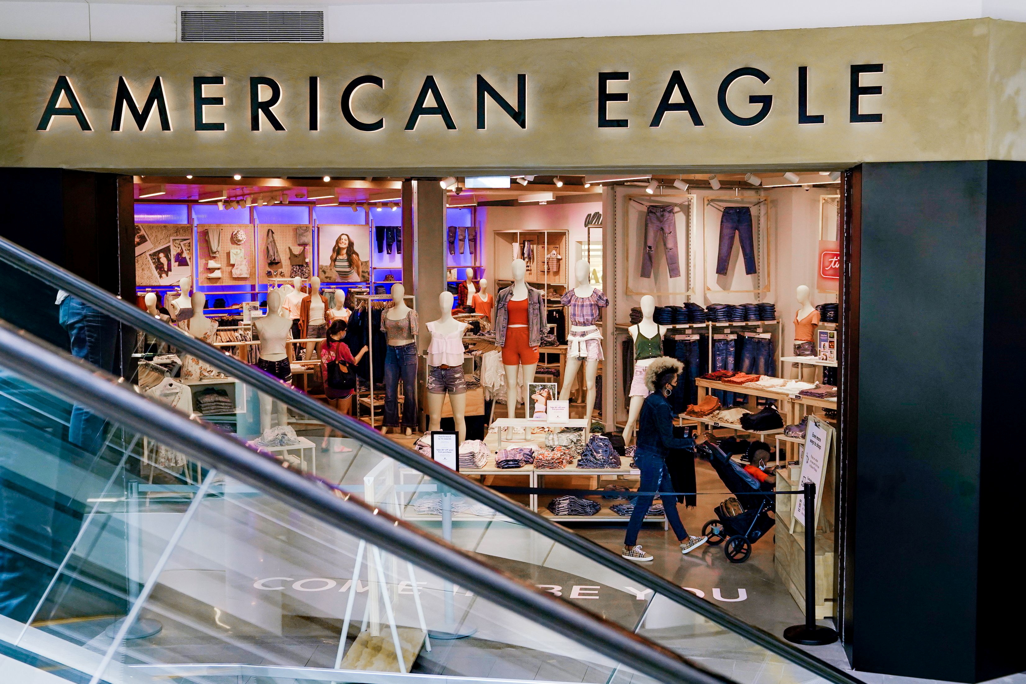 American Eagle online sales fall as in-store shopping spree rebounds | Reuters