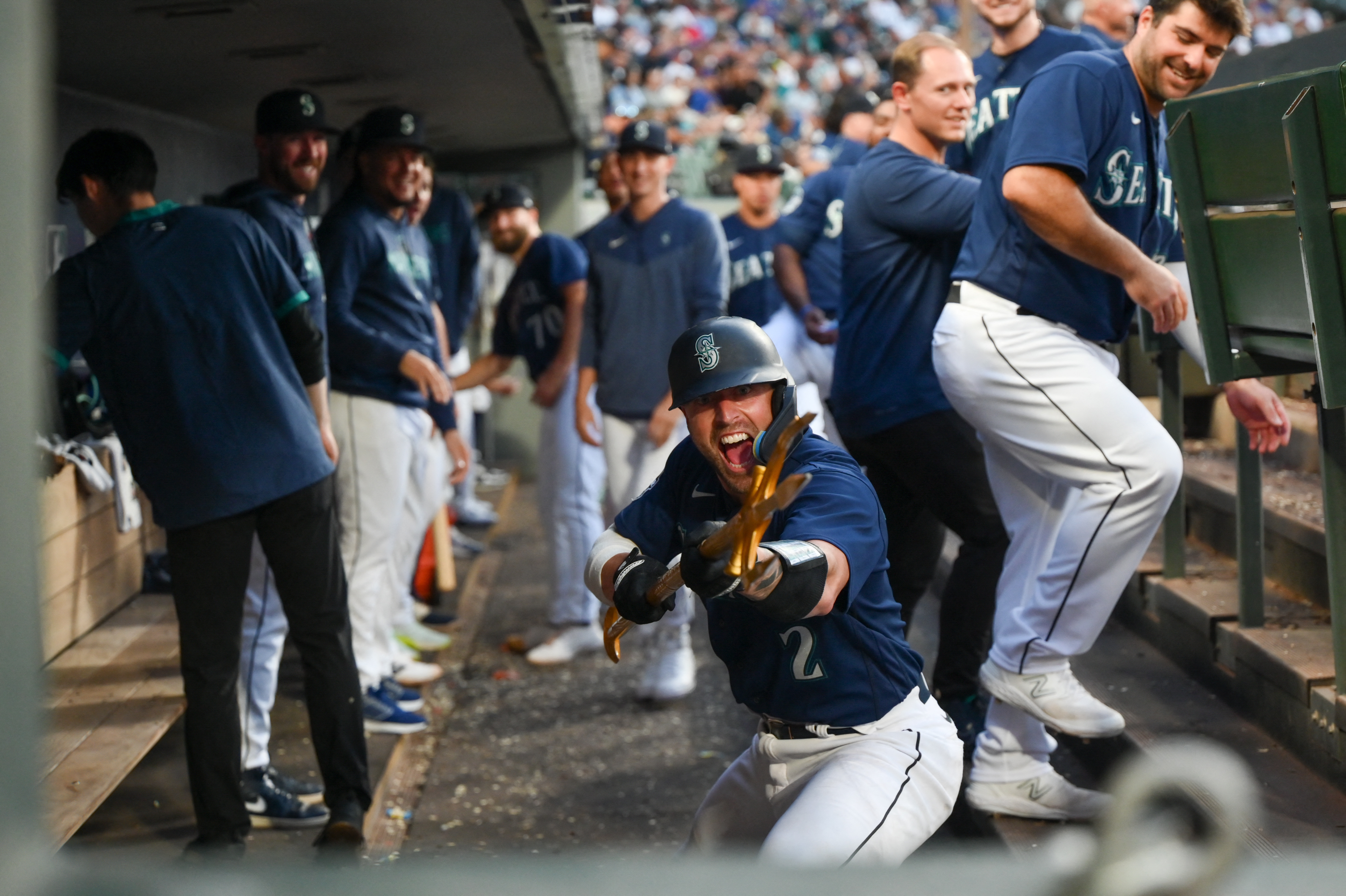 Mariners maul Marlins behind homers, rookie pitcher