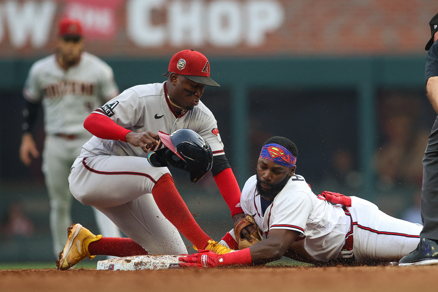 Diamondbacks outlast the Braves 16-13 to snap 4-game losing streak