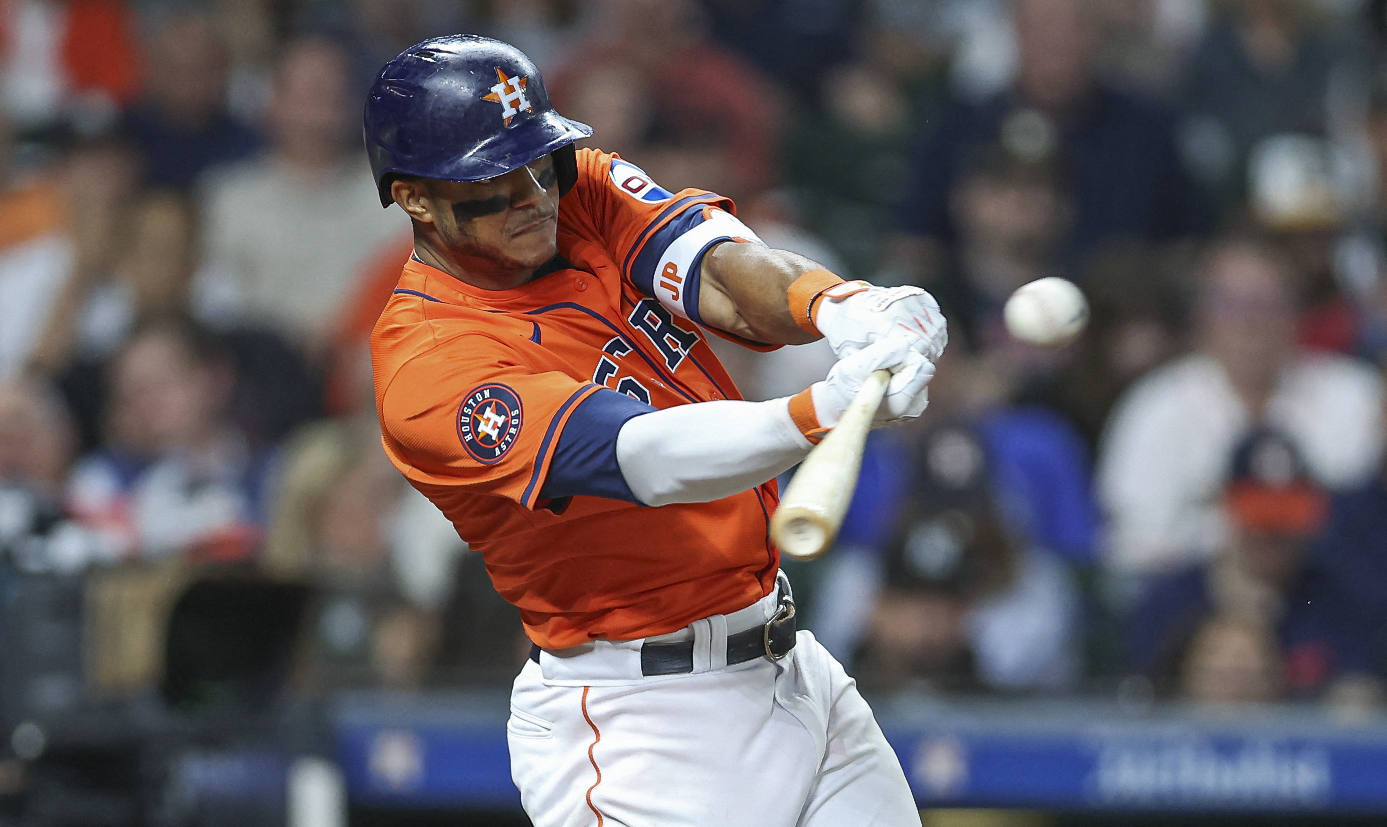 Late surge leads Yankees past sloppy Astros Reuters