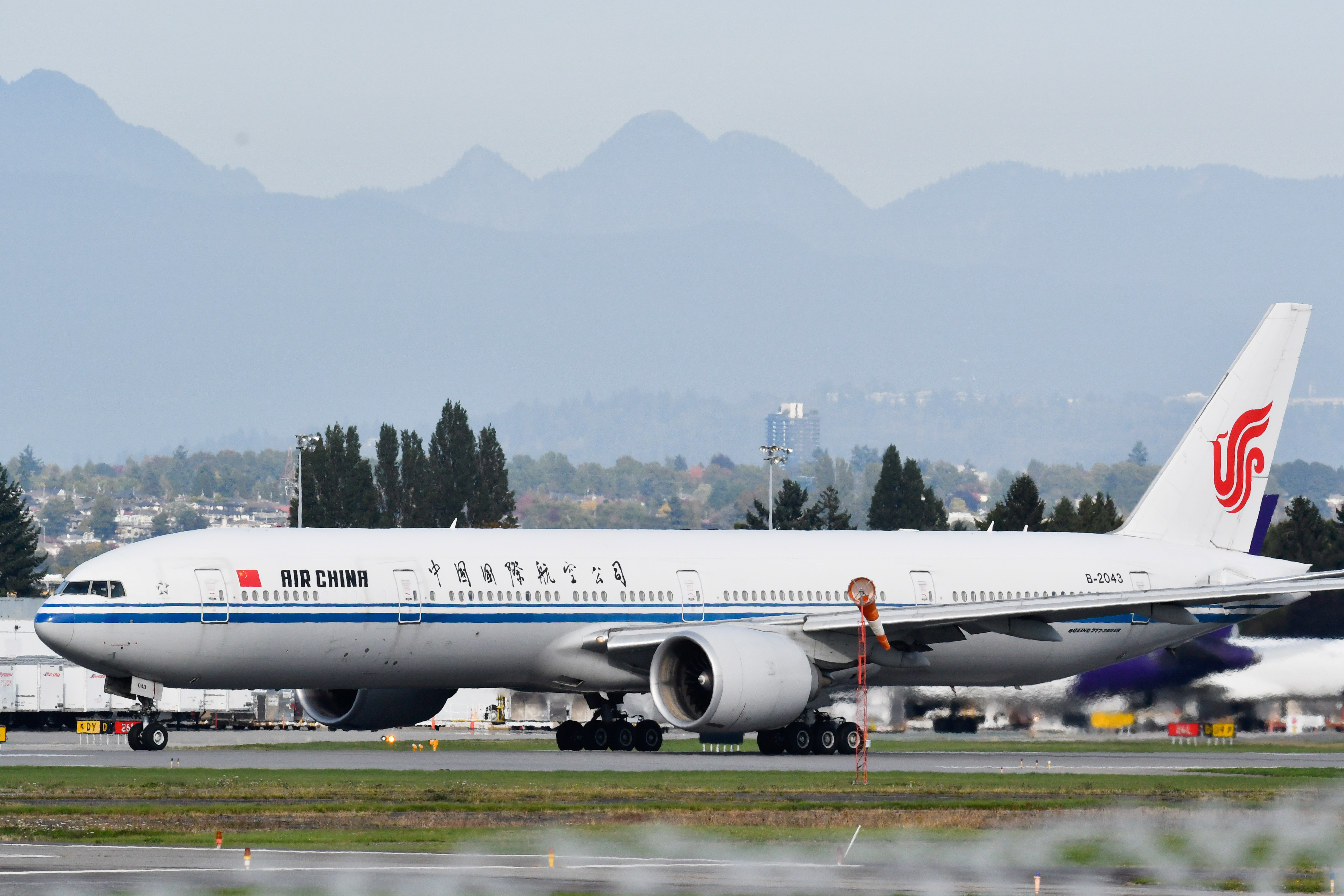 An Air China flight bound for Shenzhen, believed to be carrying Huawei CFO Meng Wanzhou, takes off from Vancouver International Aiport in Richmond, British Columbia, Canada September 24, 2021. REUTERS/Jennifer Gauthier