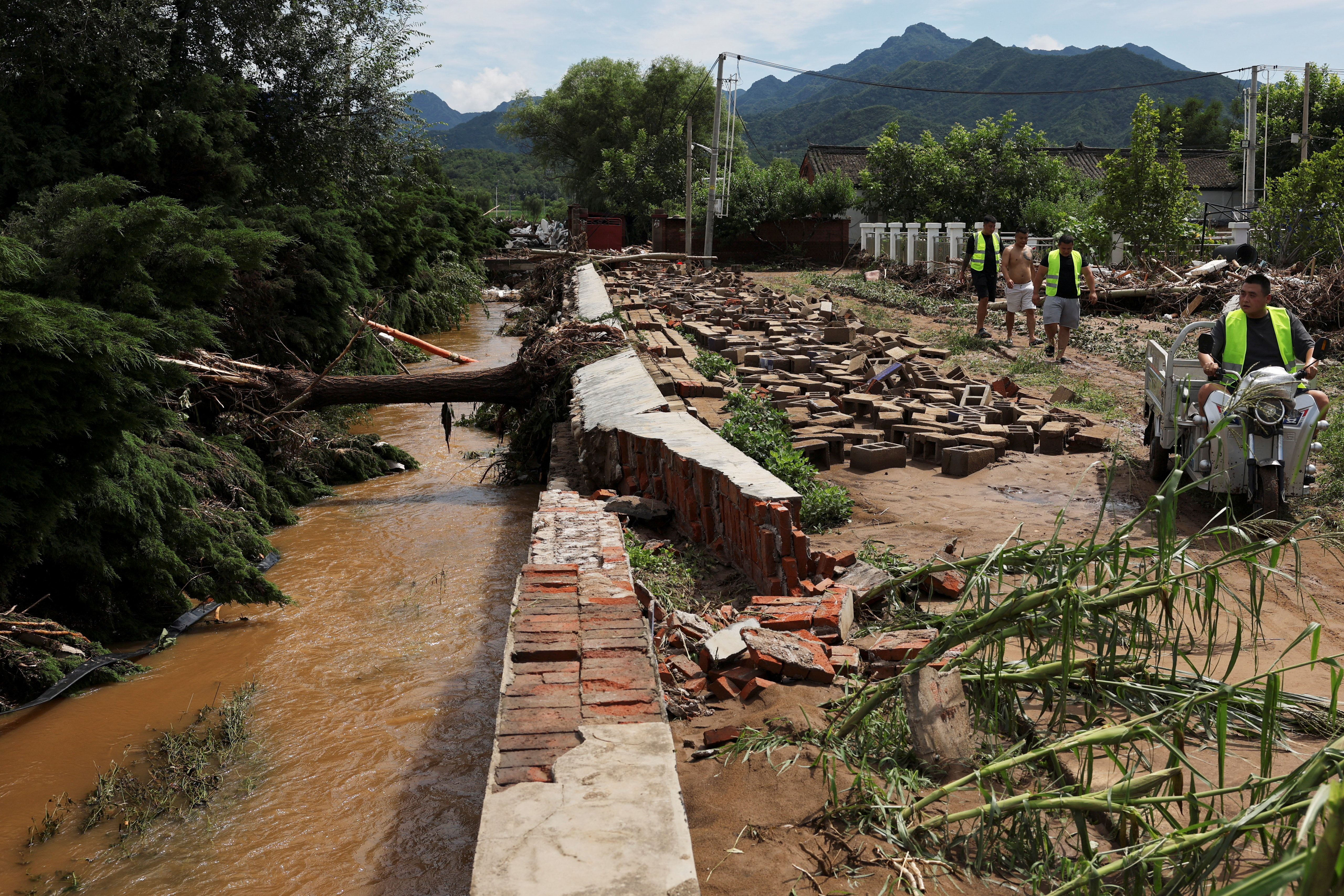 Beijing's extreme rain 'trap' kills at least 30, displaces