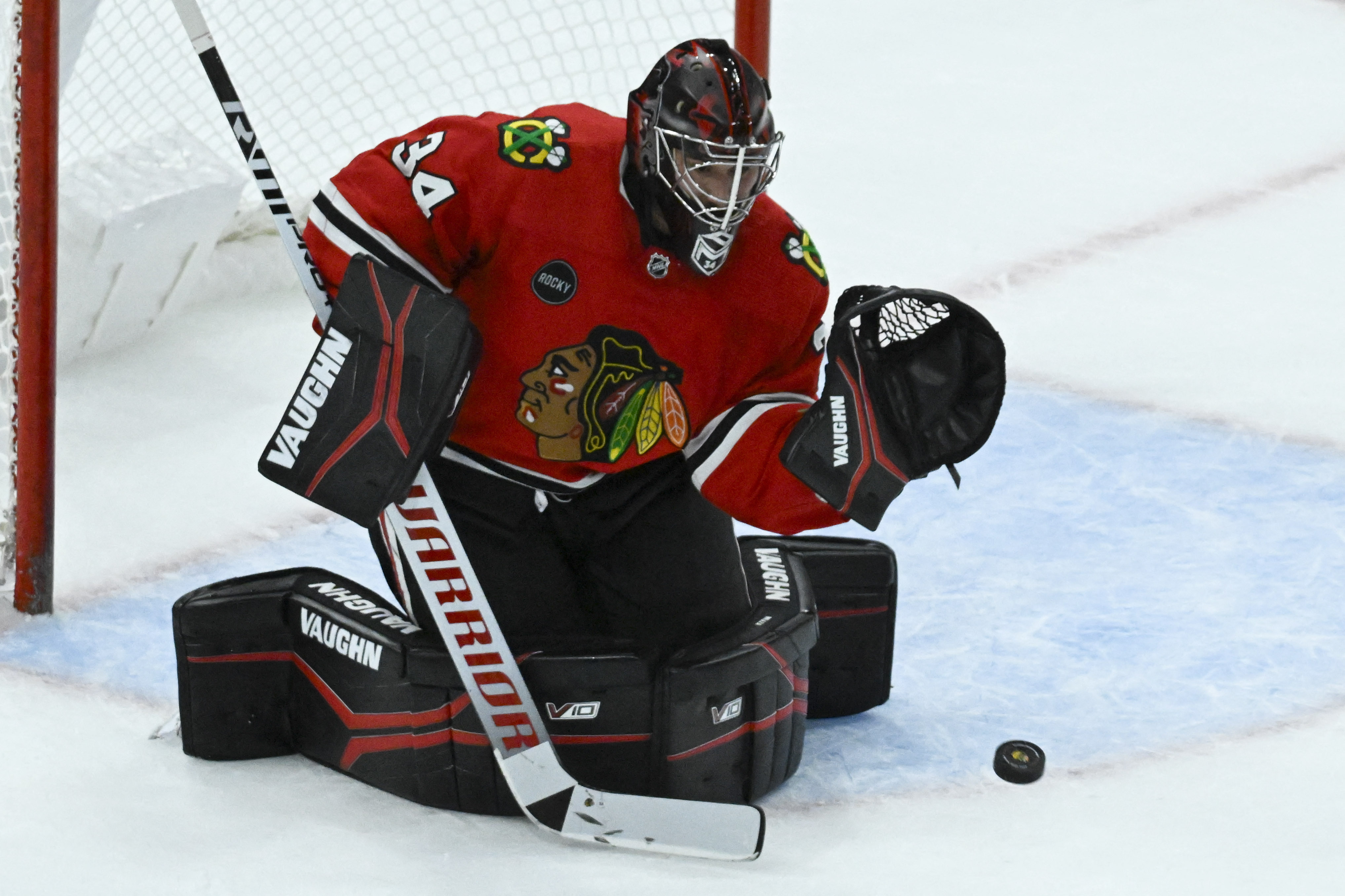 Blackhawks get off to quick start to top Panthers | Reuters