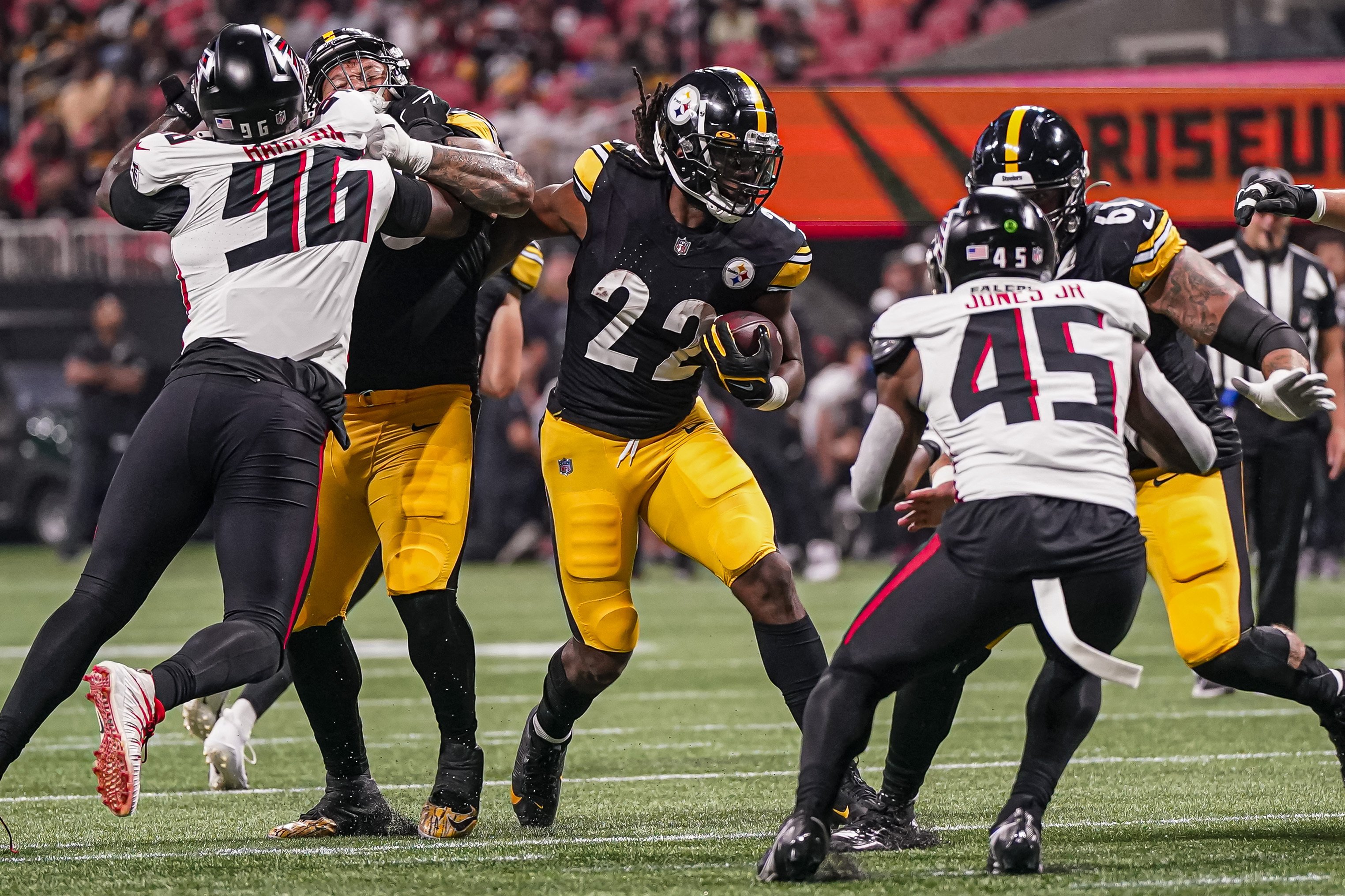 Pittsburgh Steelers quarterback Kenny Pickett throws during the first half  of a preseason NFL football game against the Atlanta Falcons, Thursday,  Aug. 24, 2023, in Atlanta. (AP Photo/Hakim Wright Stock Photo - Alamy