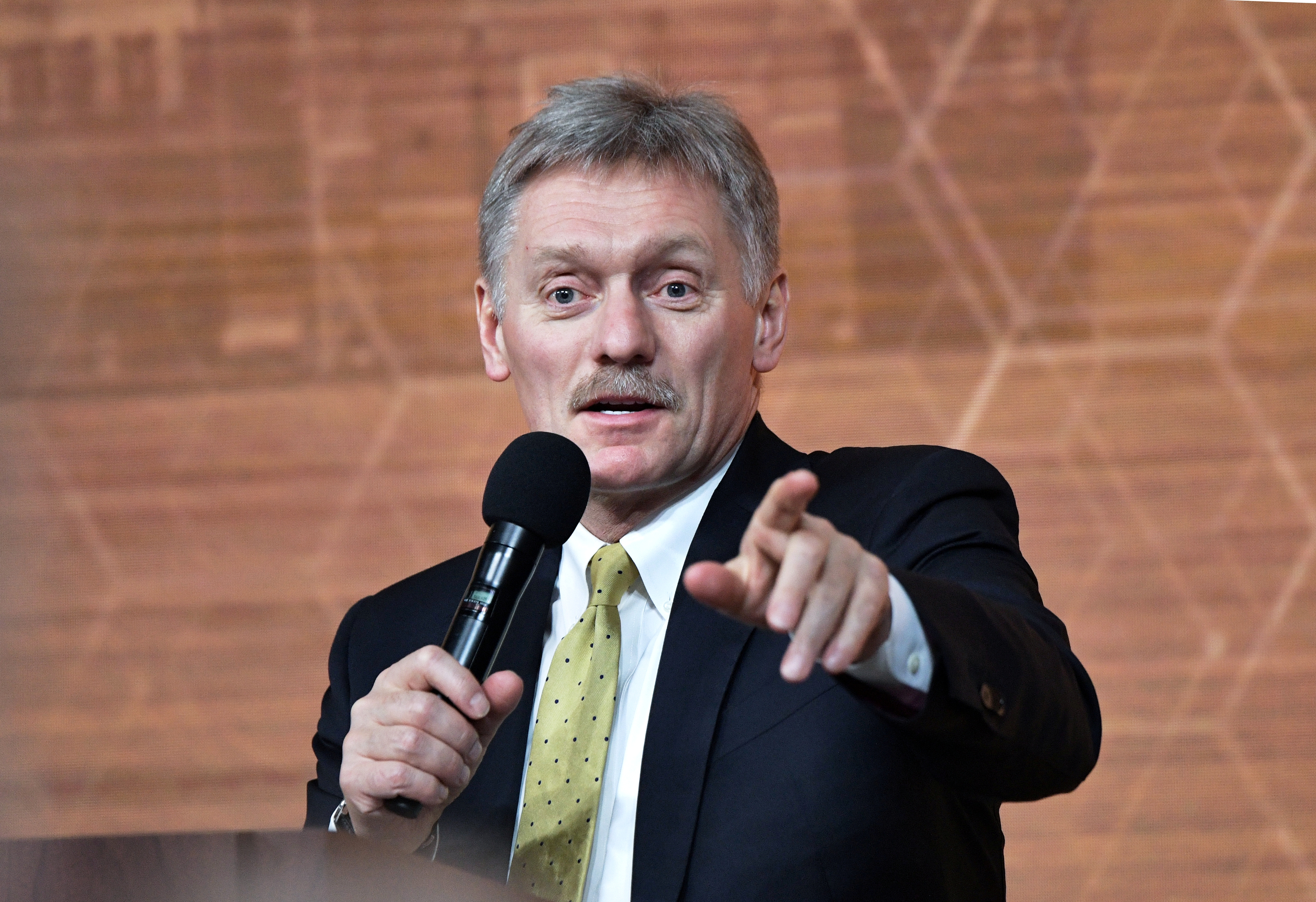 El portavoz del Kremlin, Peskov, habla durante una conferencia de prensa en Moscú.