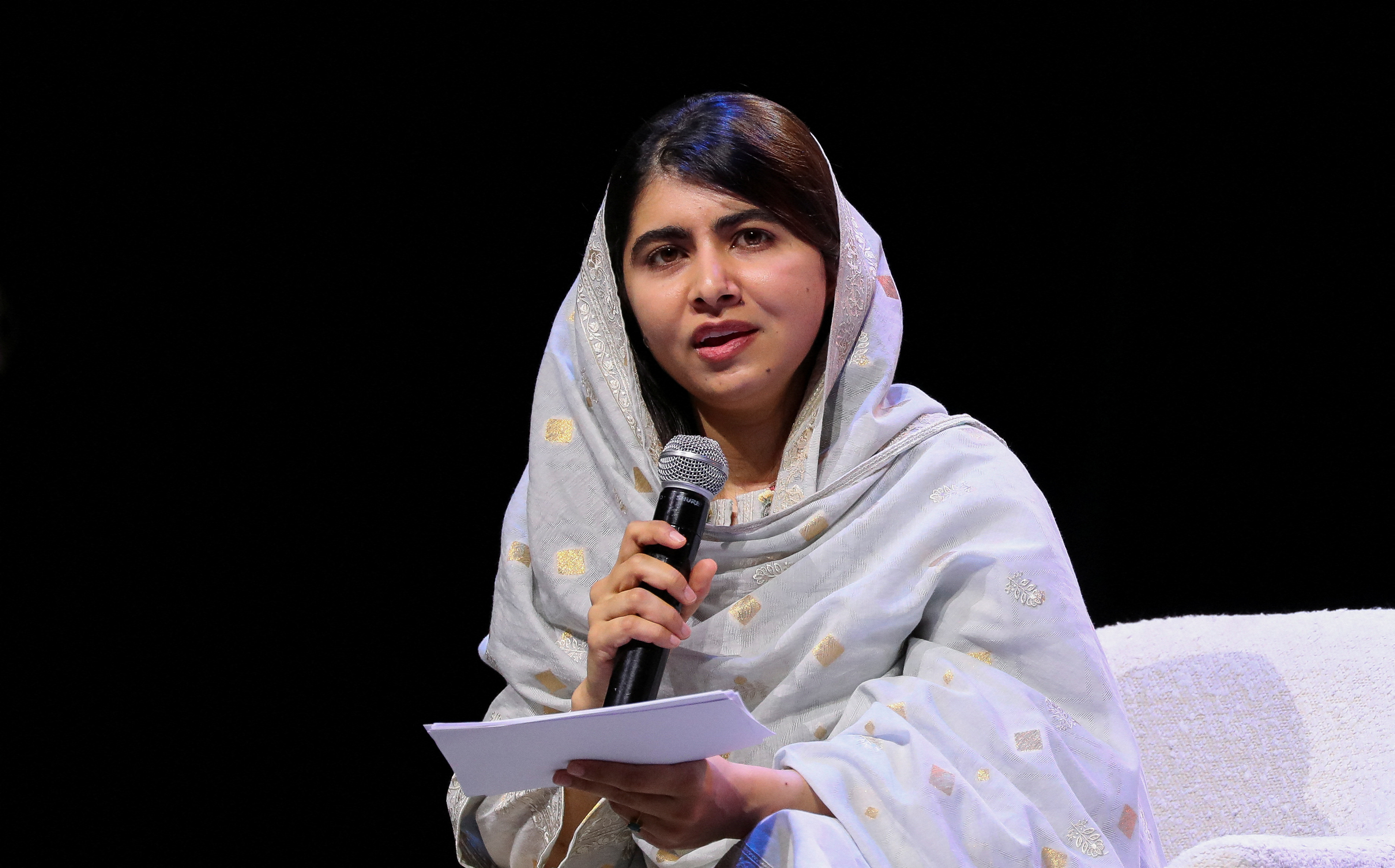 Malala Yousafzai paragona il trattamento riservato dai talebani alle donne all’apartheid nella conferenza di Mandela