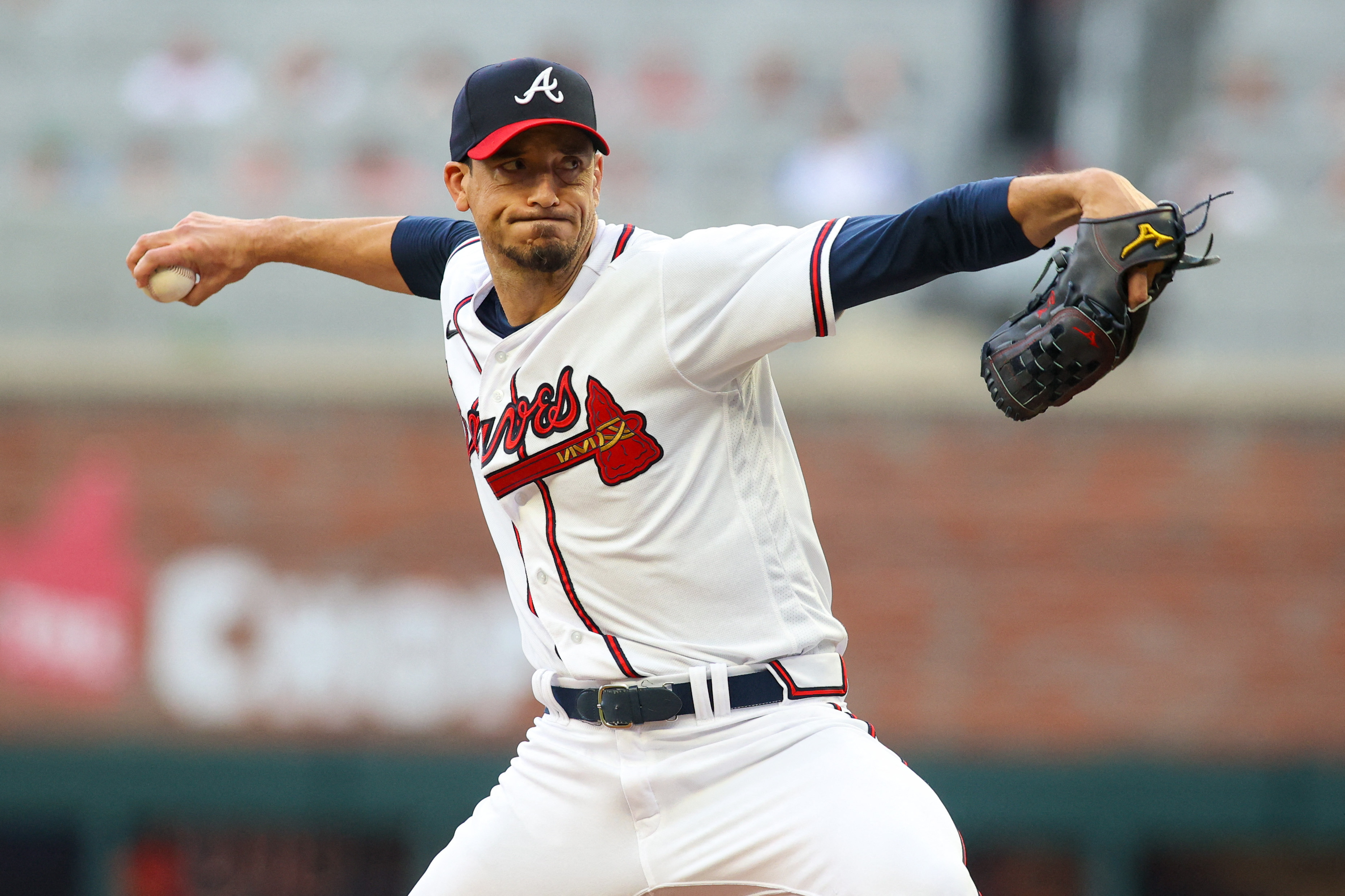 Atlanta Braves starting pitcher Charlie Morton throws against the