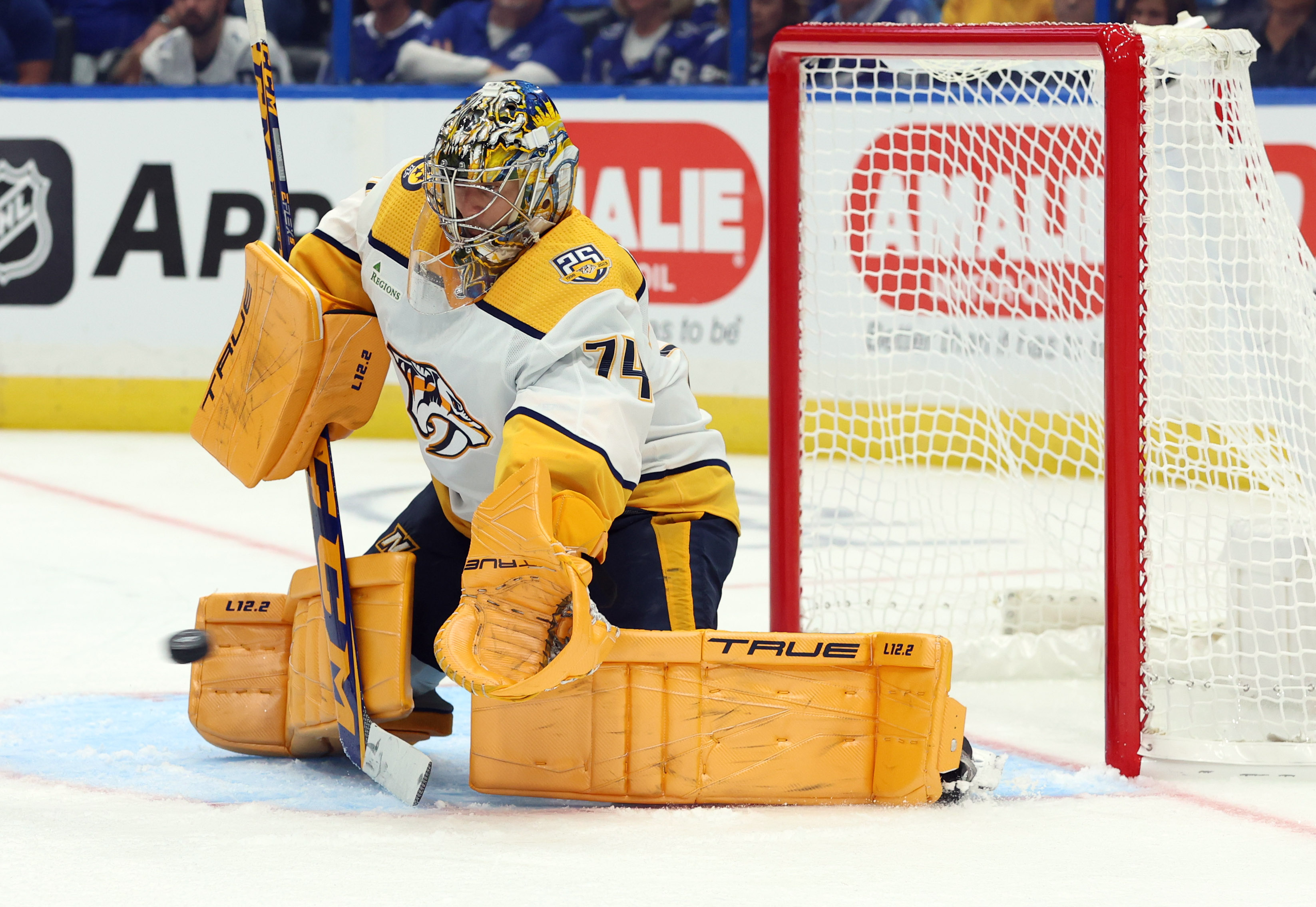 Lightning Open Nhl Season With Back And Forth Win Over Preds Reuters