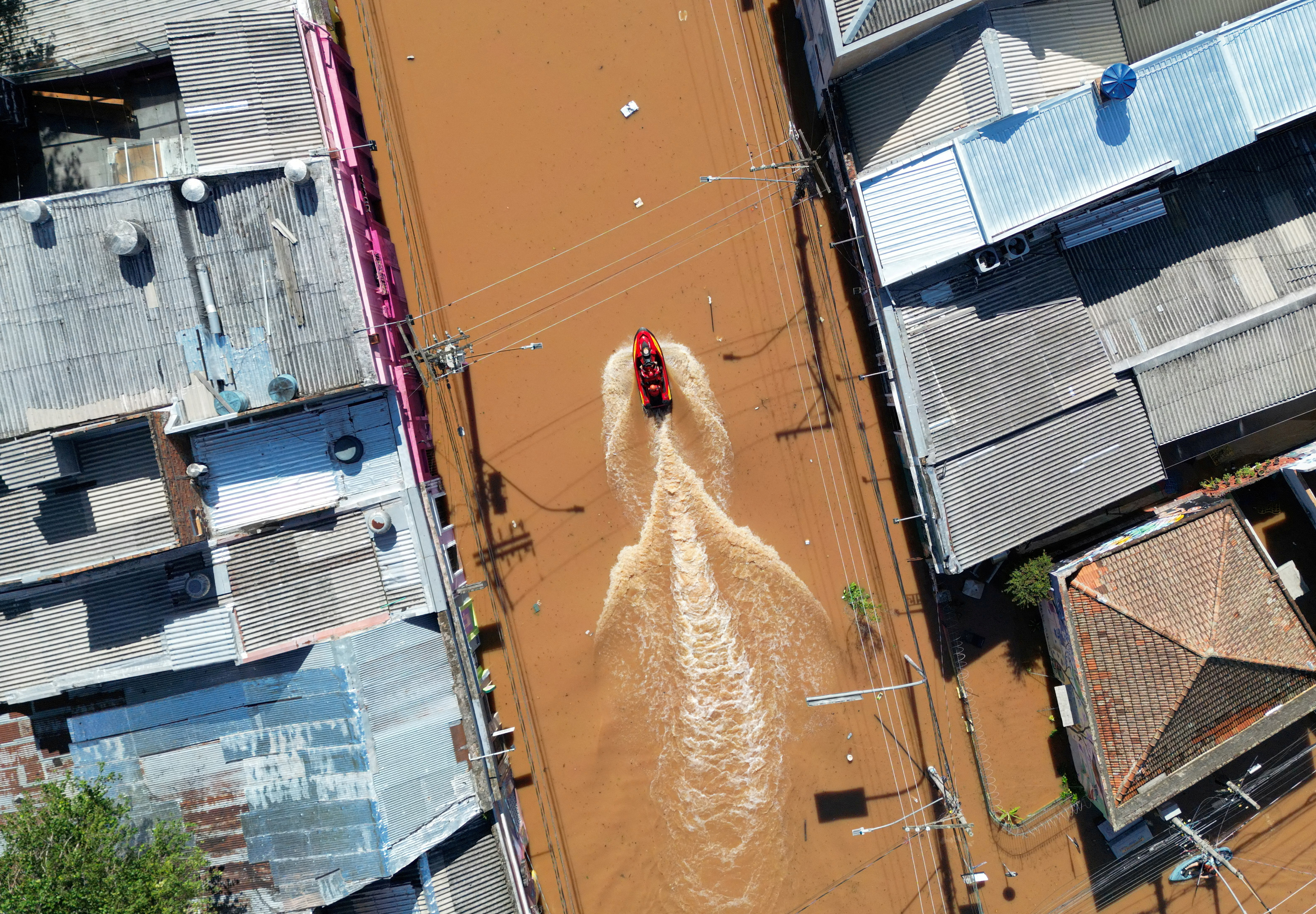 ブラジル南部洪水、死者90人・行方不明130人超に　15万人が家失う