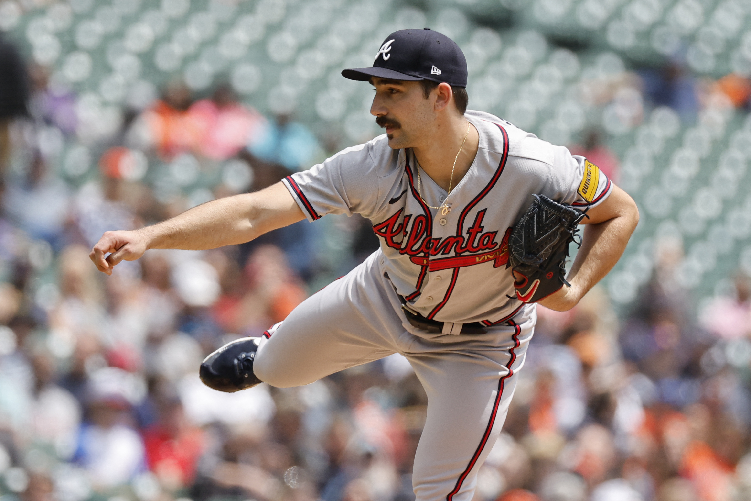 Braves pitcher Jesse Chavez's X-rays negative after he leaves game