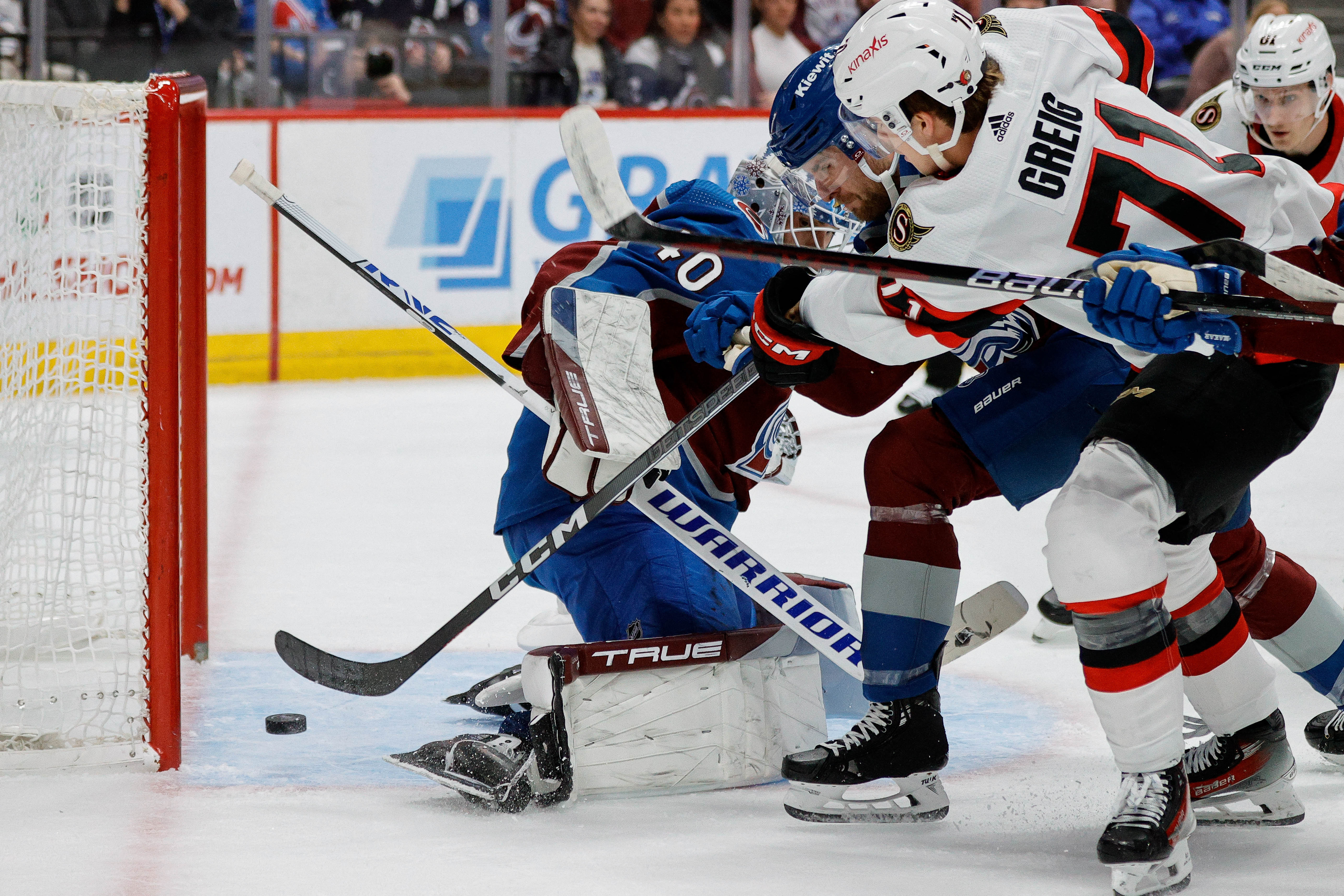 Nathan MacKinnon scores 4, including No. 300, as Avs top Sens