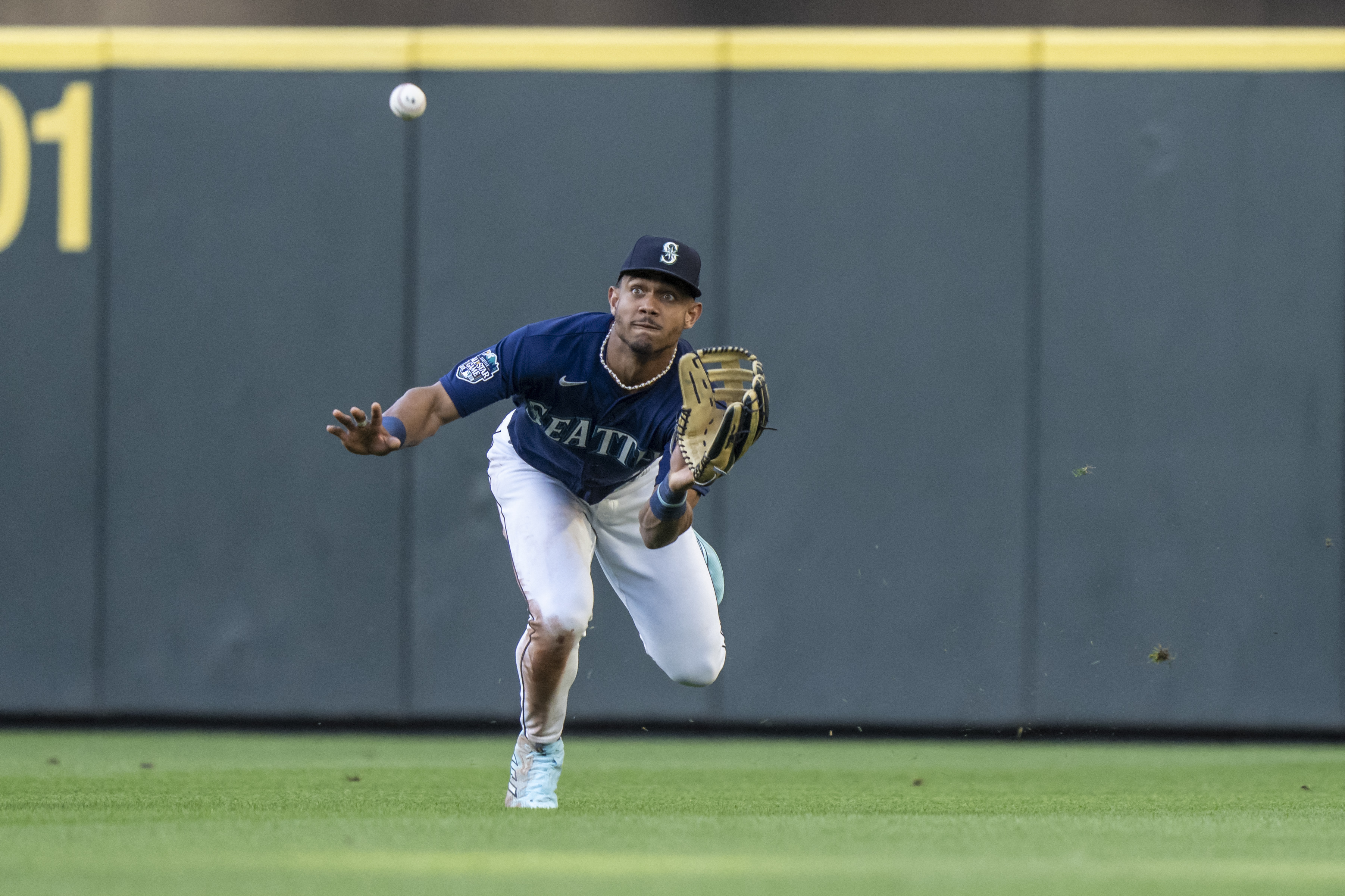 Gilbert allows just one baserunner as Mariners beat Padres for