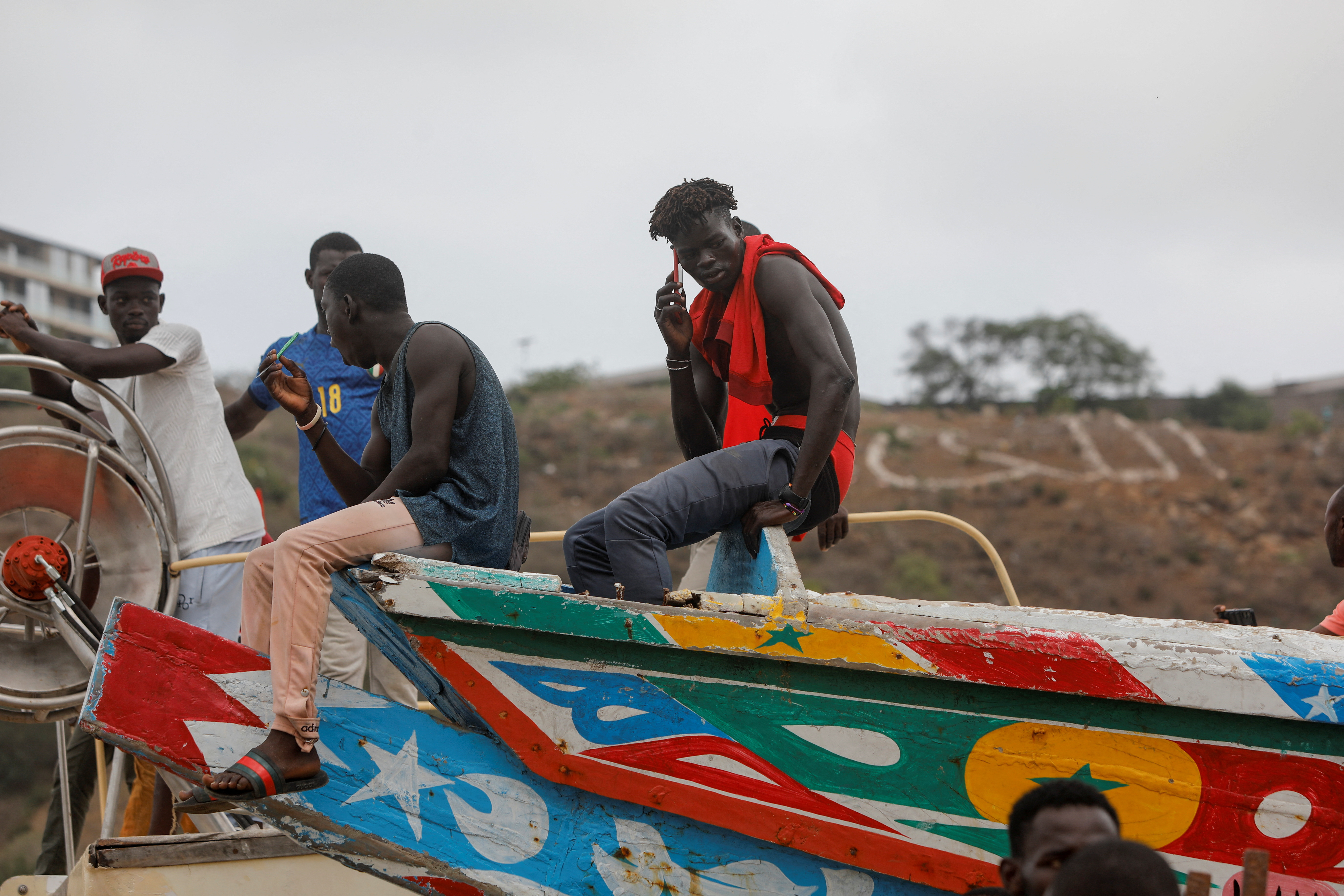 Senegal Official Says 17 Migrants Killed After Boat Capsizes - Bloomberg