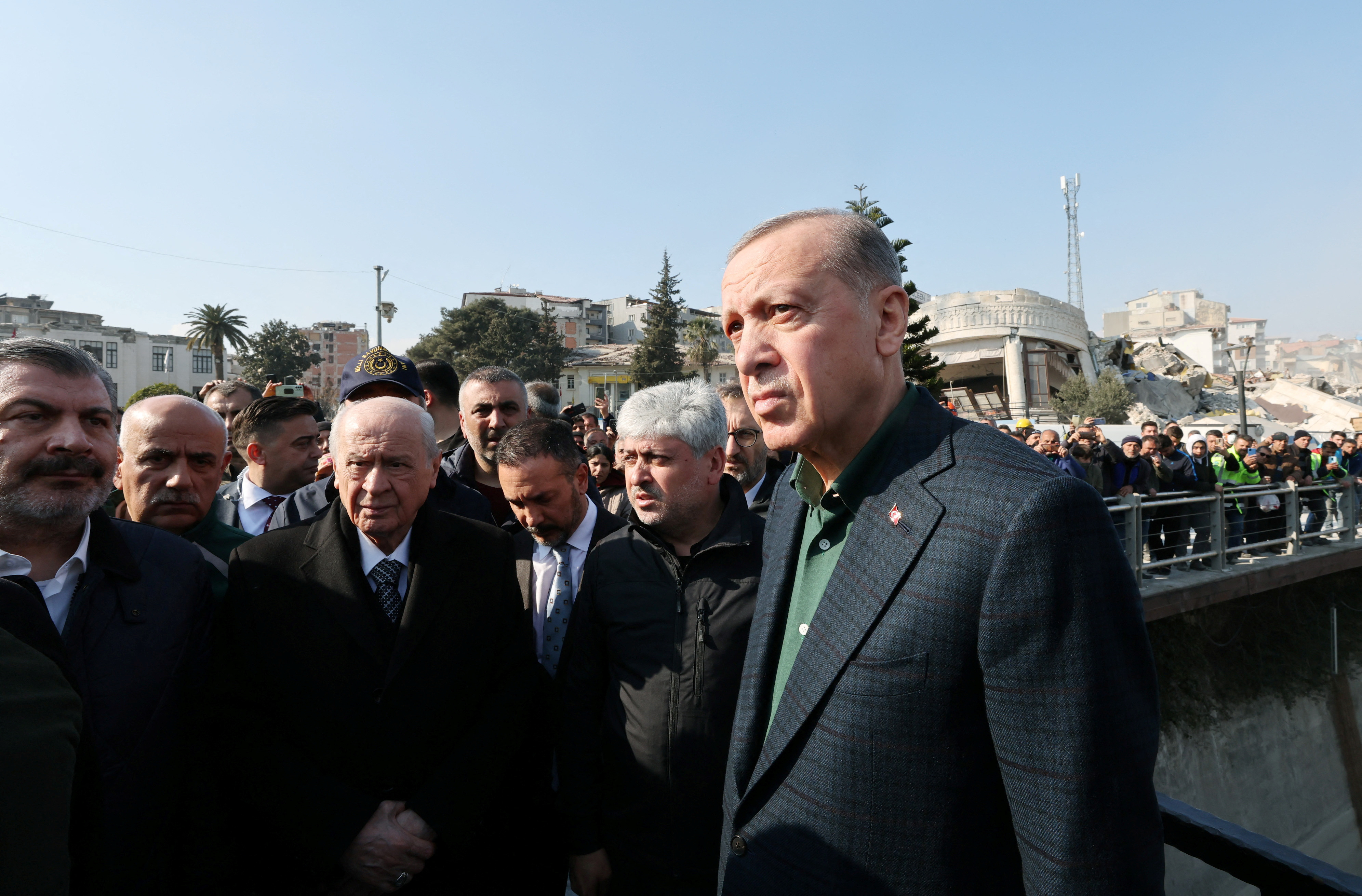 El presidente turco Erdogan visita la provincia de Hatay tras un terremoto mortal