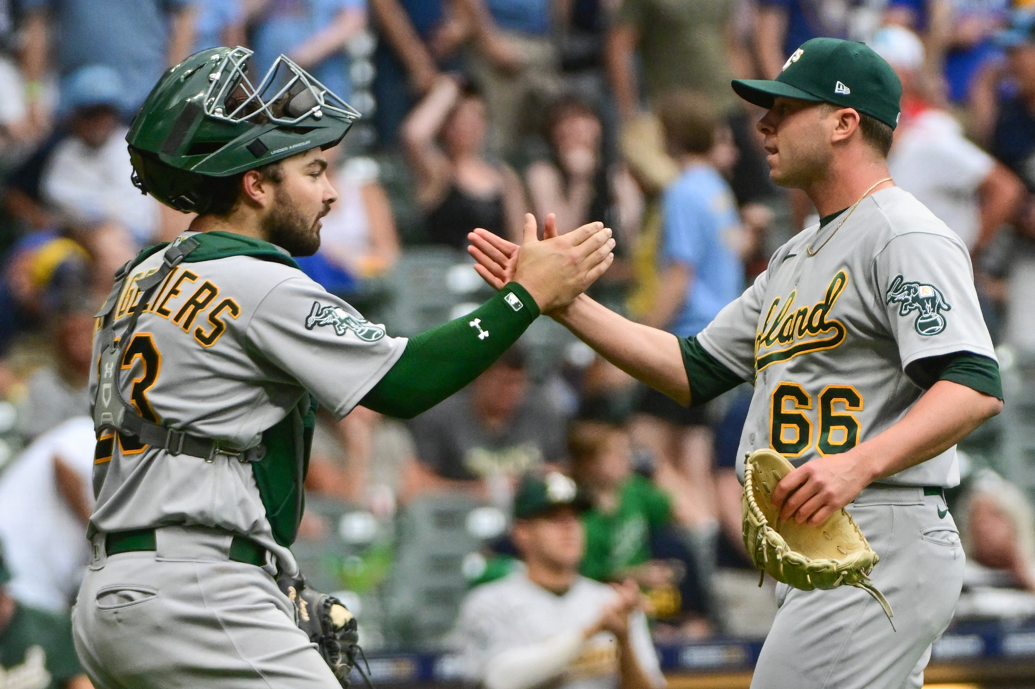 Aledmys Diaz's clutch hit sends A's past Brewers in 10