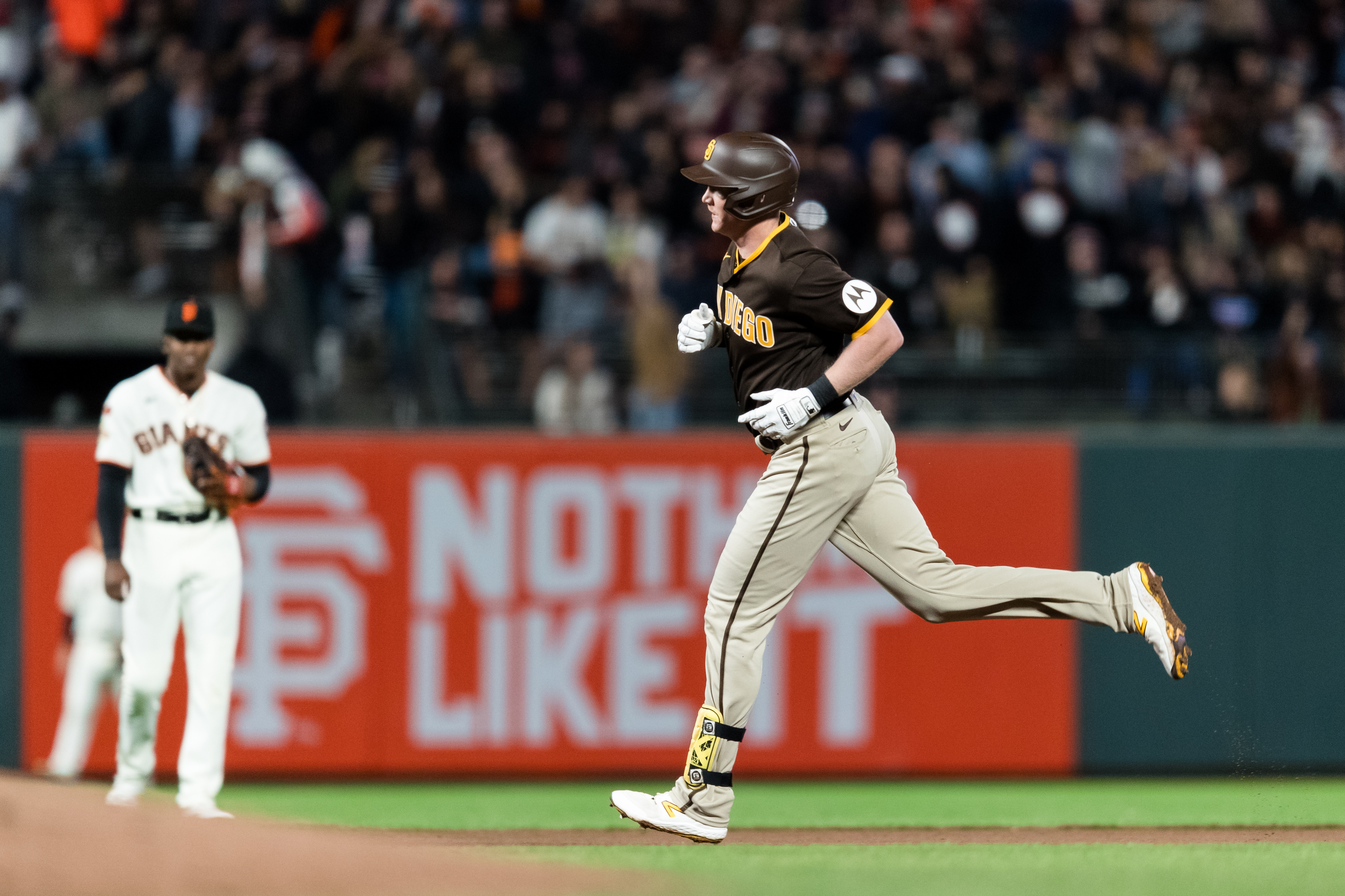 Padres edge Giants in 10, technically remain alive