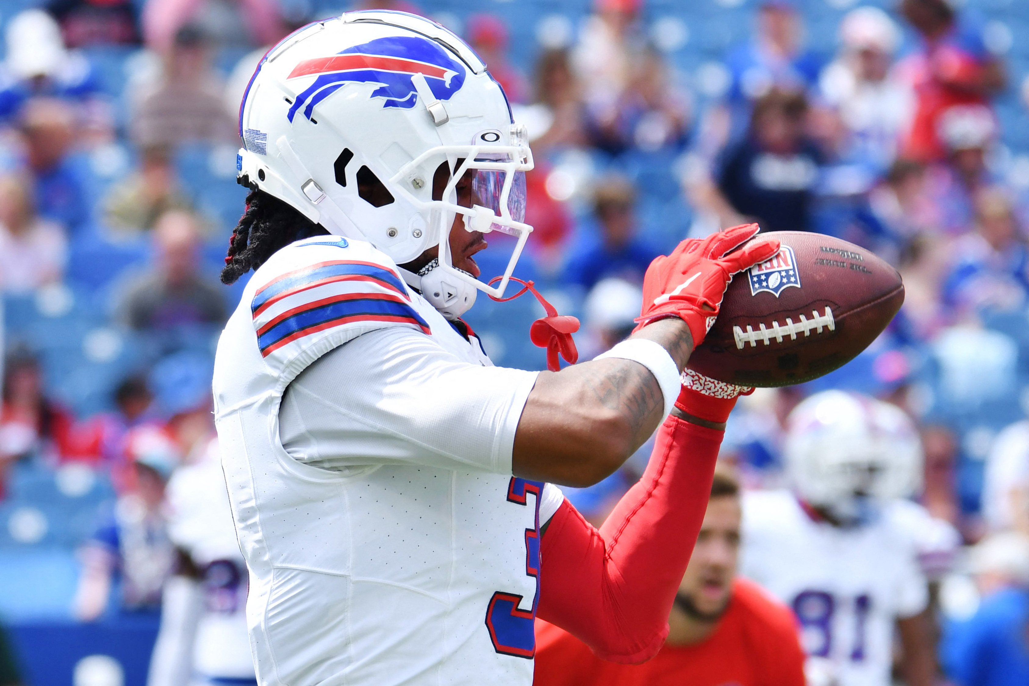 Damar Hamlin returns, lifts Bills past Colts | Reuters