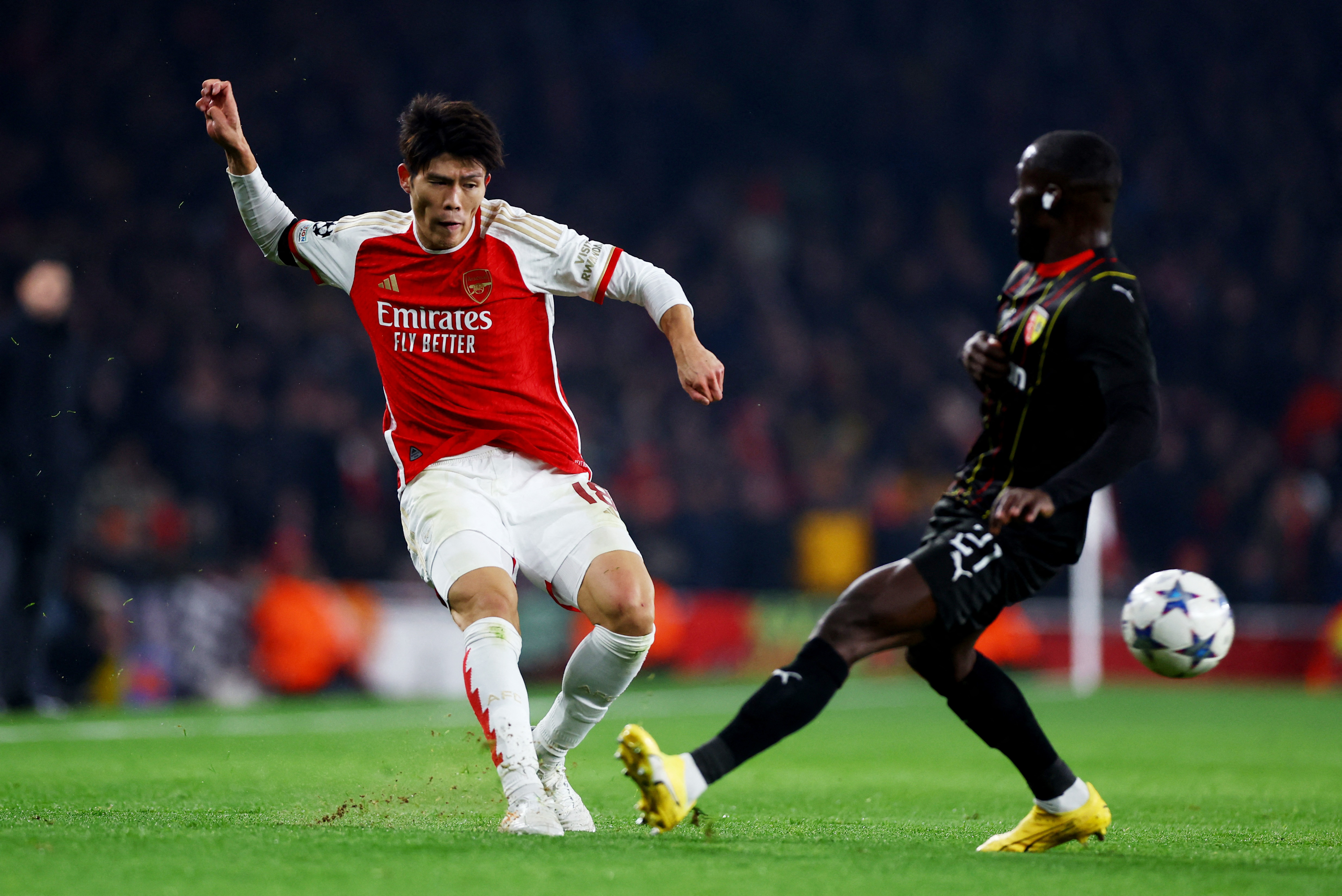 Arsenal crush Lens 6-0 to reach Champions League last 16