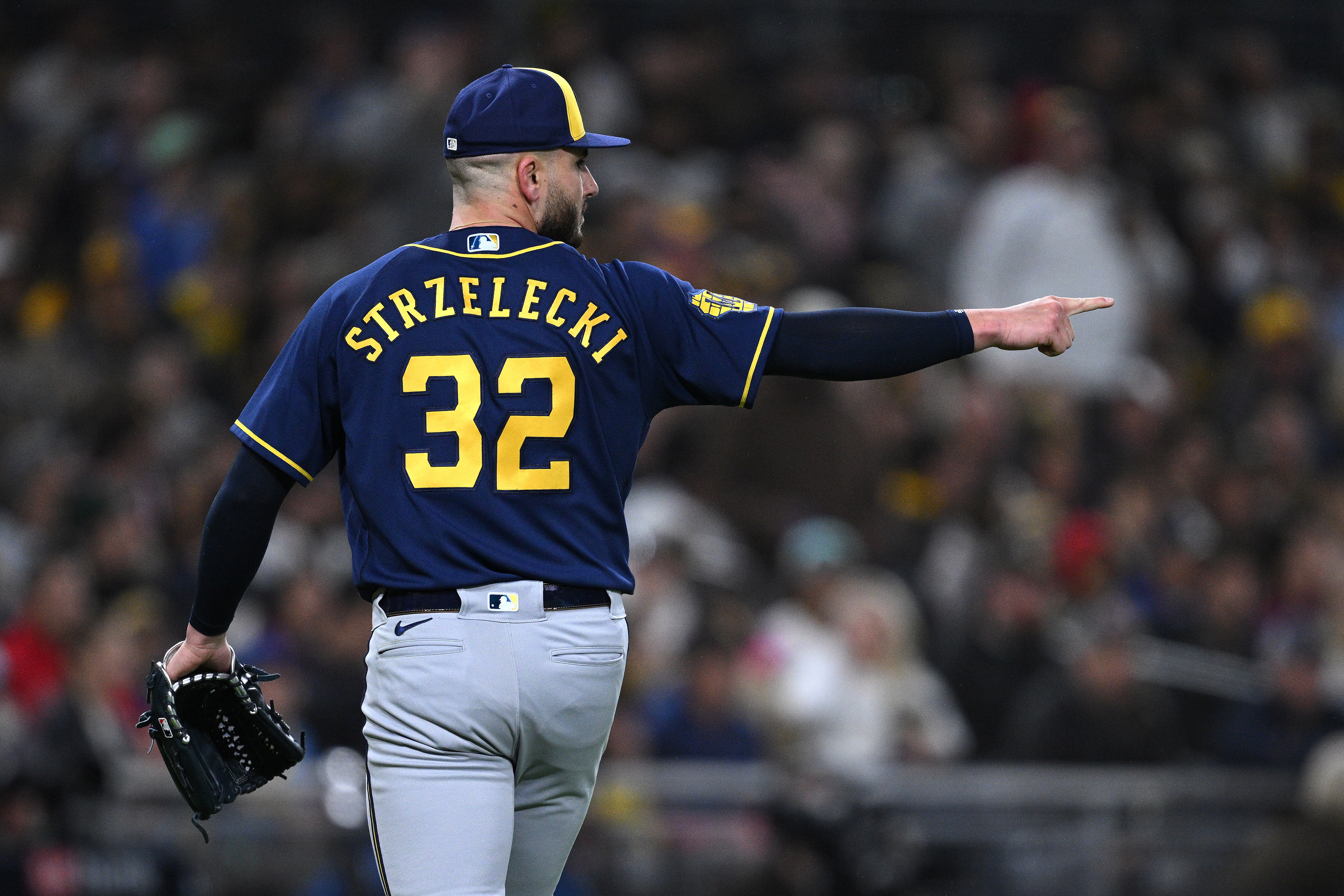 Rowdy Tellez's sac fly in 10th lifts Brewers past Padres