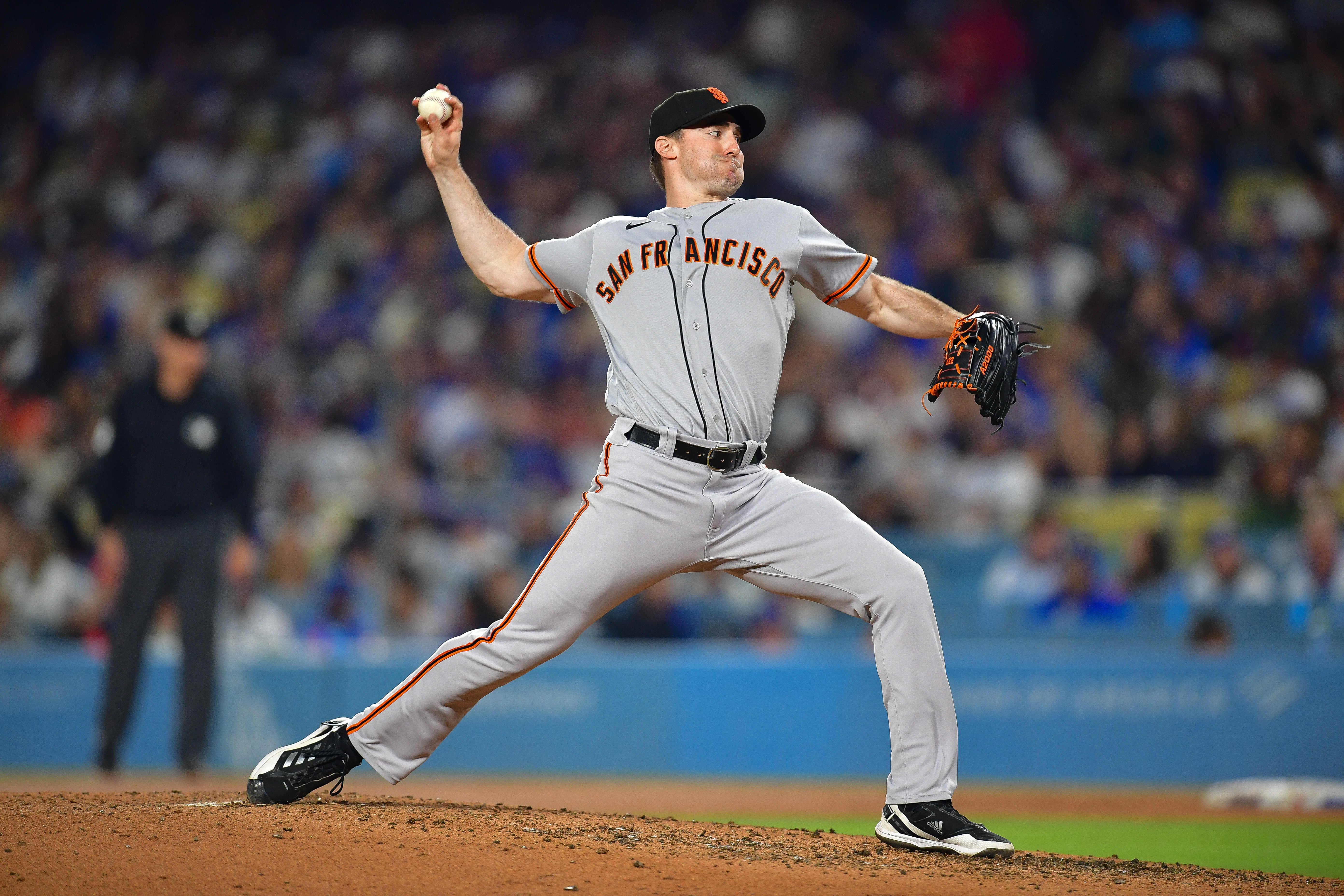 Giants rookie pitcher outduels Clayton Kershaw to clinch wild card tie