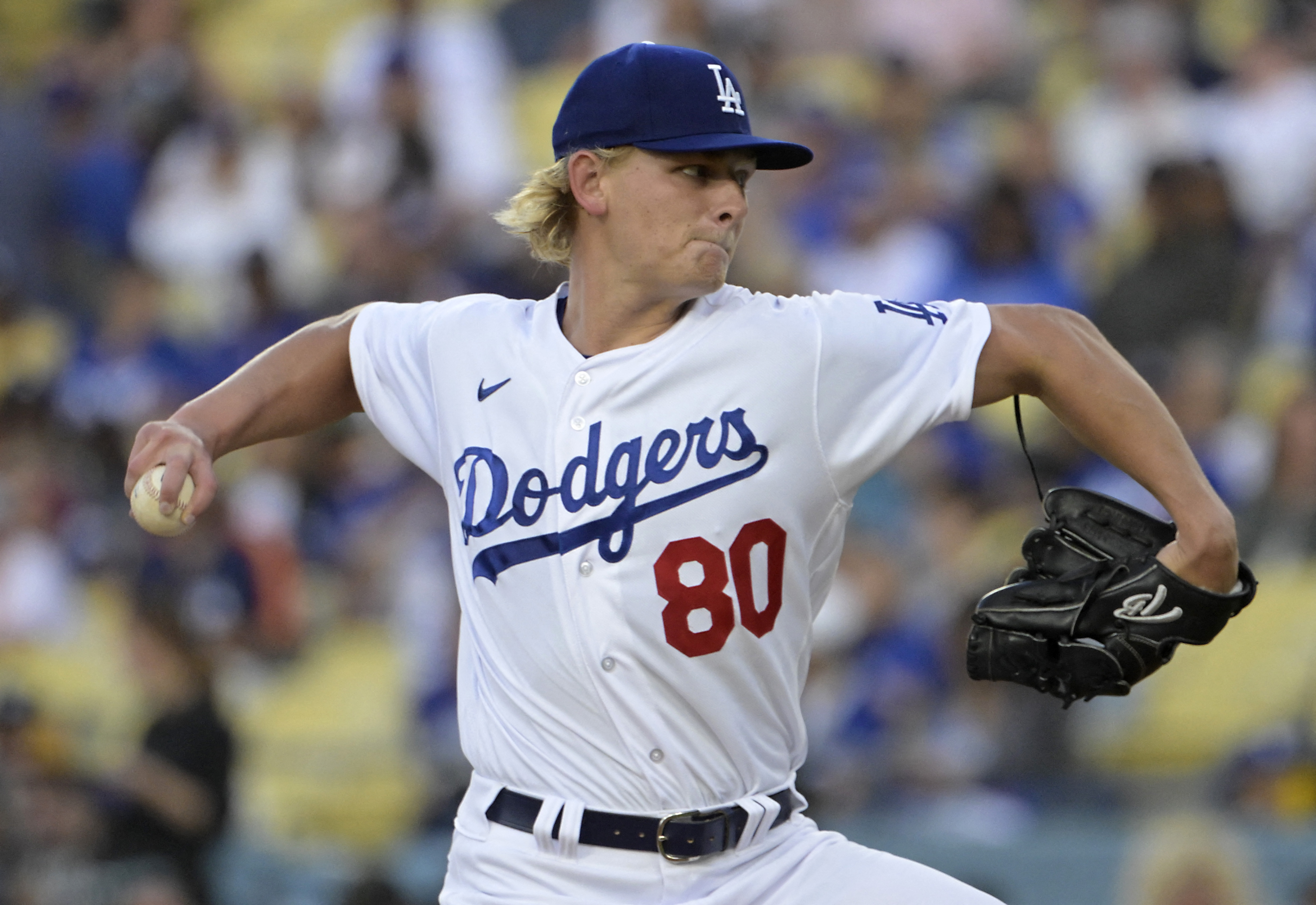 Sheehan earns 1st career win, Dodgers edge Astros