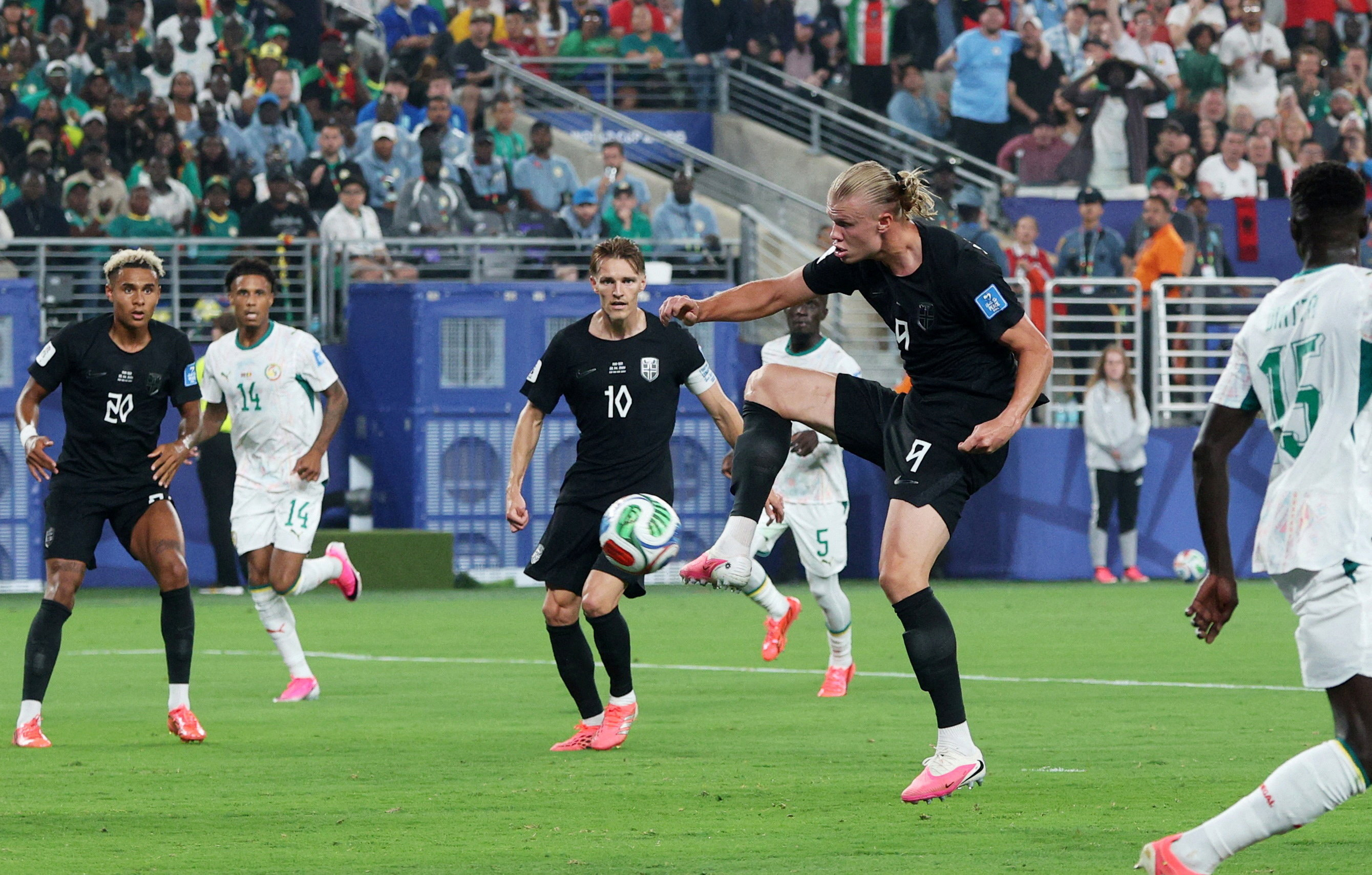 サッカー＝ハーランド2戦連続2得点、ノルウェーが決勝T進出 W杯