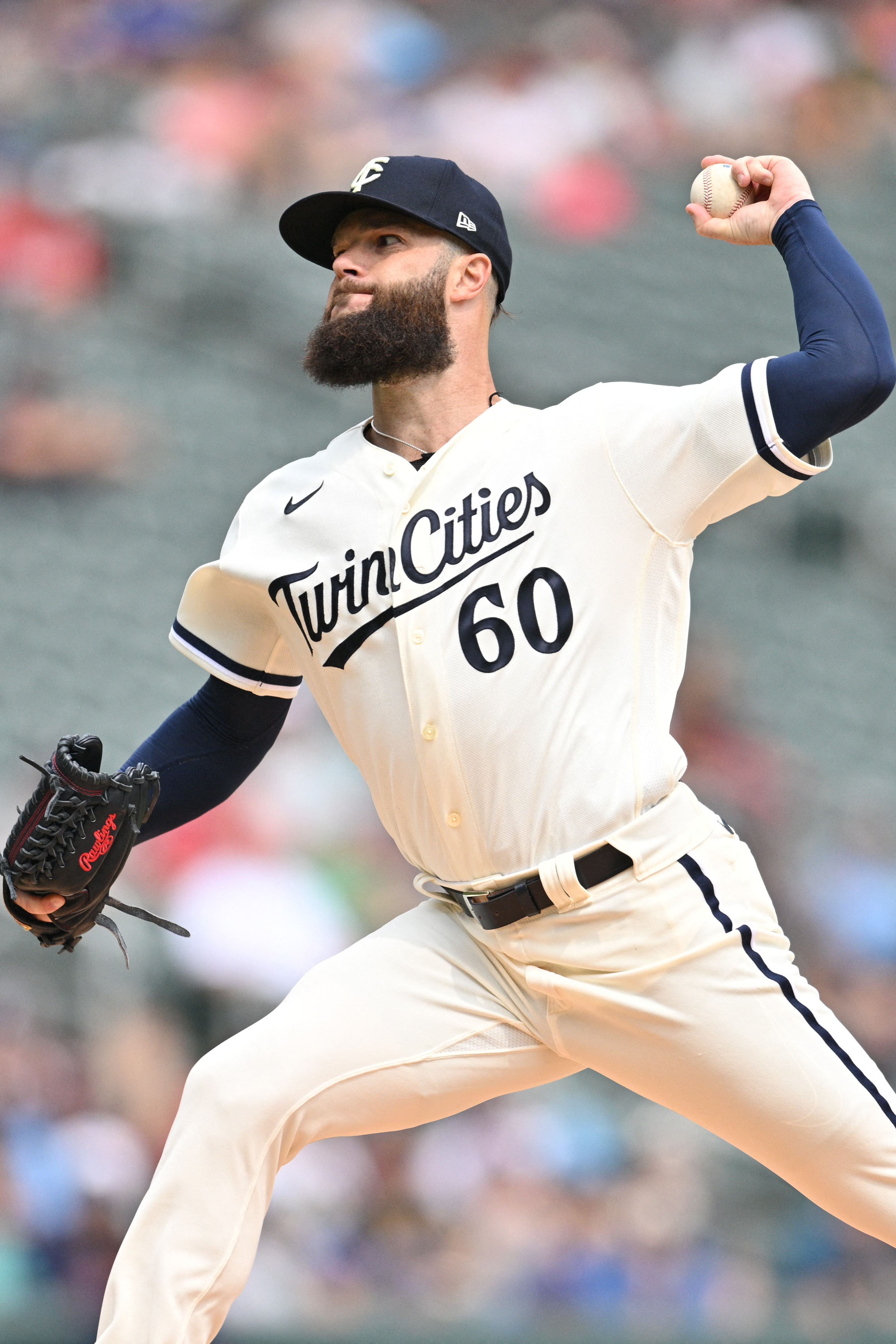 Keuchel has perfect game broken up in 7th as Twins beat Pirates 2