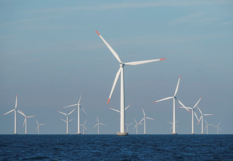 EU built record new wind farms last year but lags green energy goal