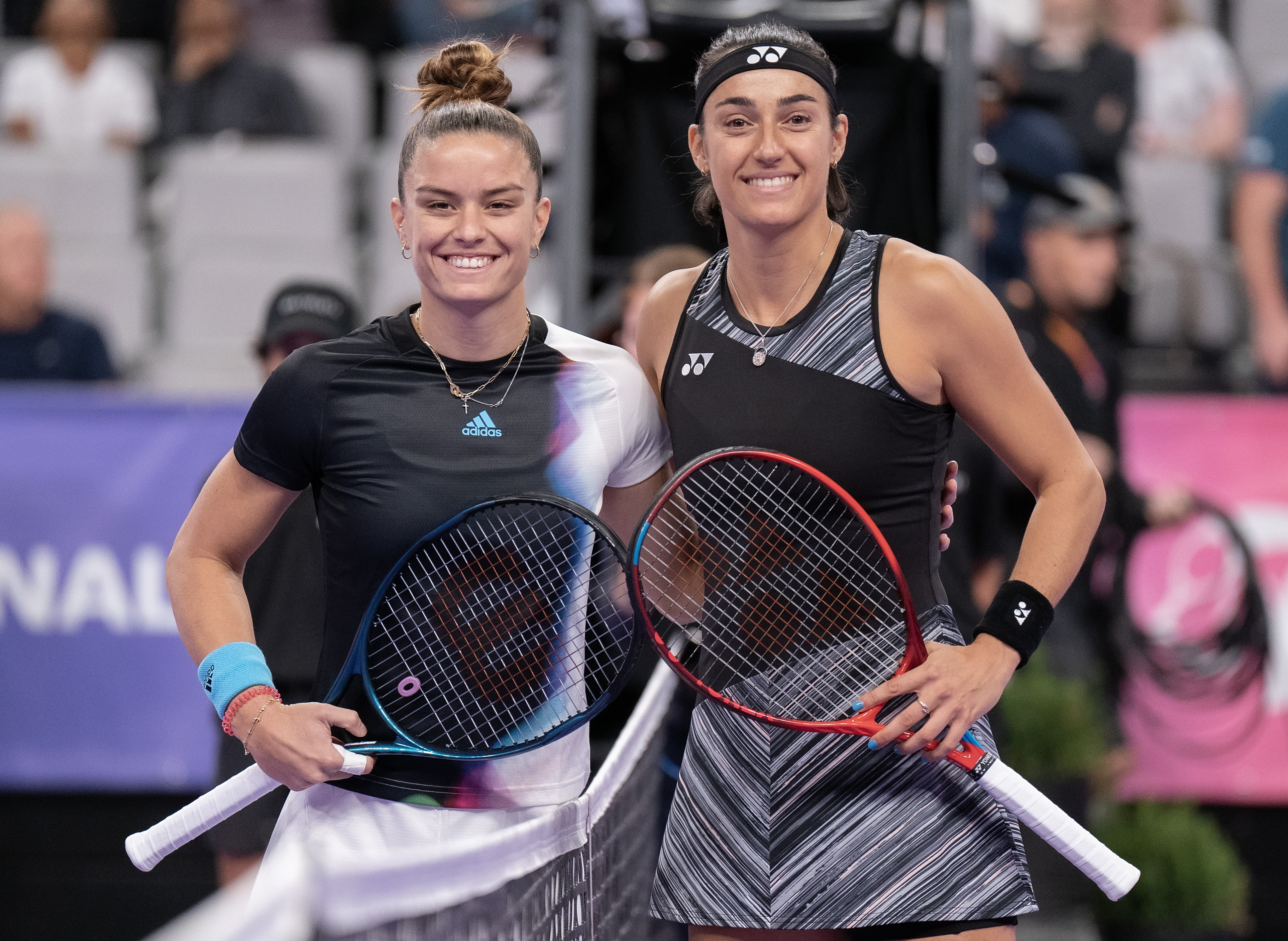 No.2 Swiatek beats No.1 Sabalenka in WTA Finals semis - SportsDesk