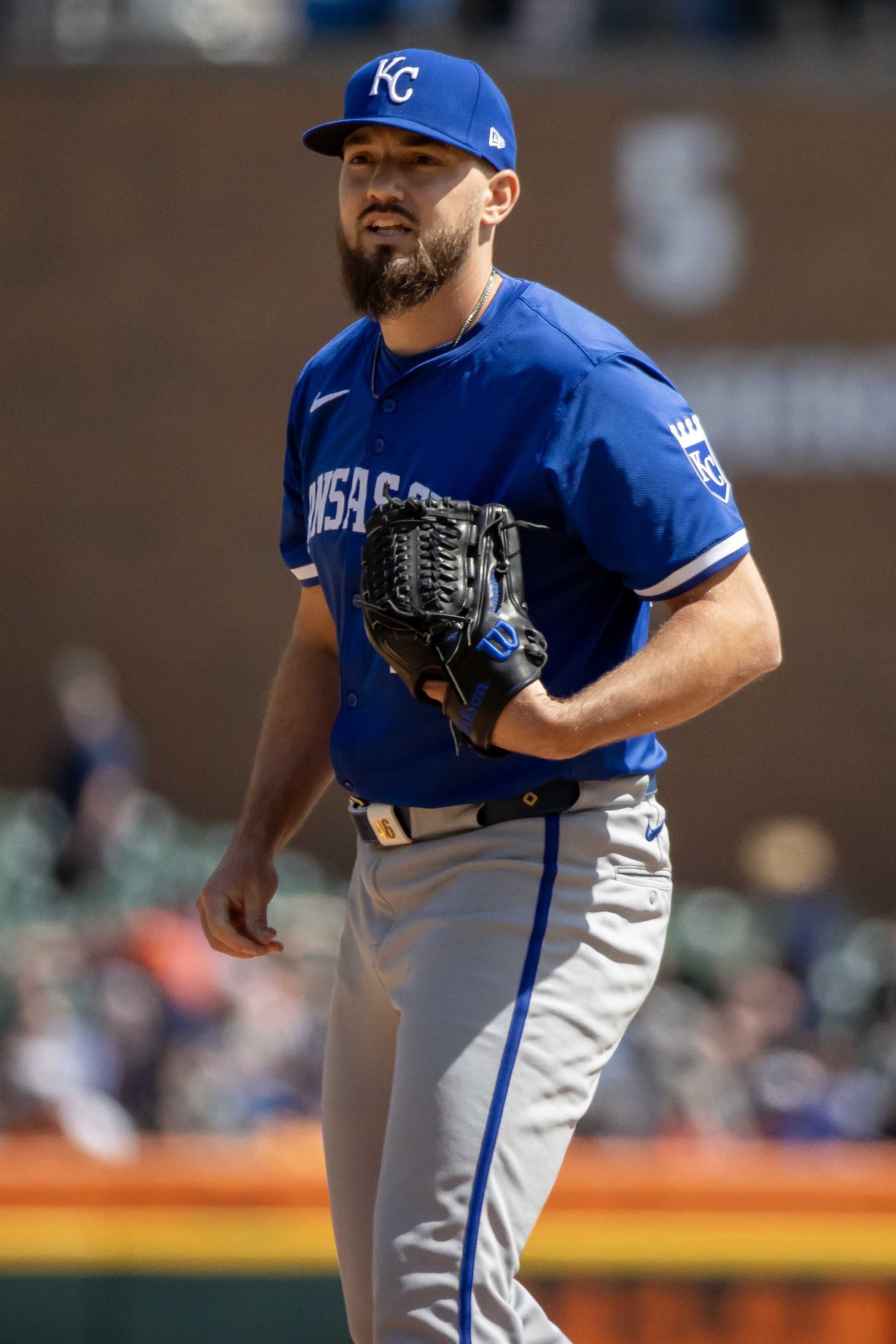 Royals bust out with 7 in the 9th to rout Tigers | Reuters