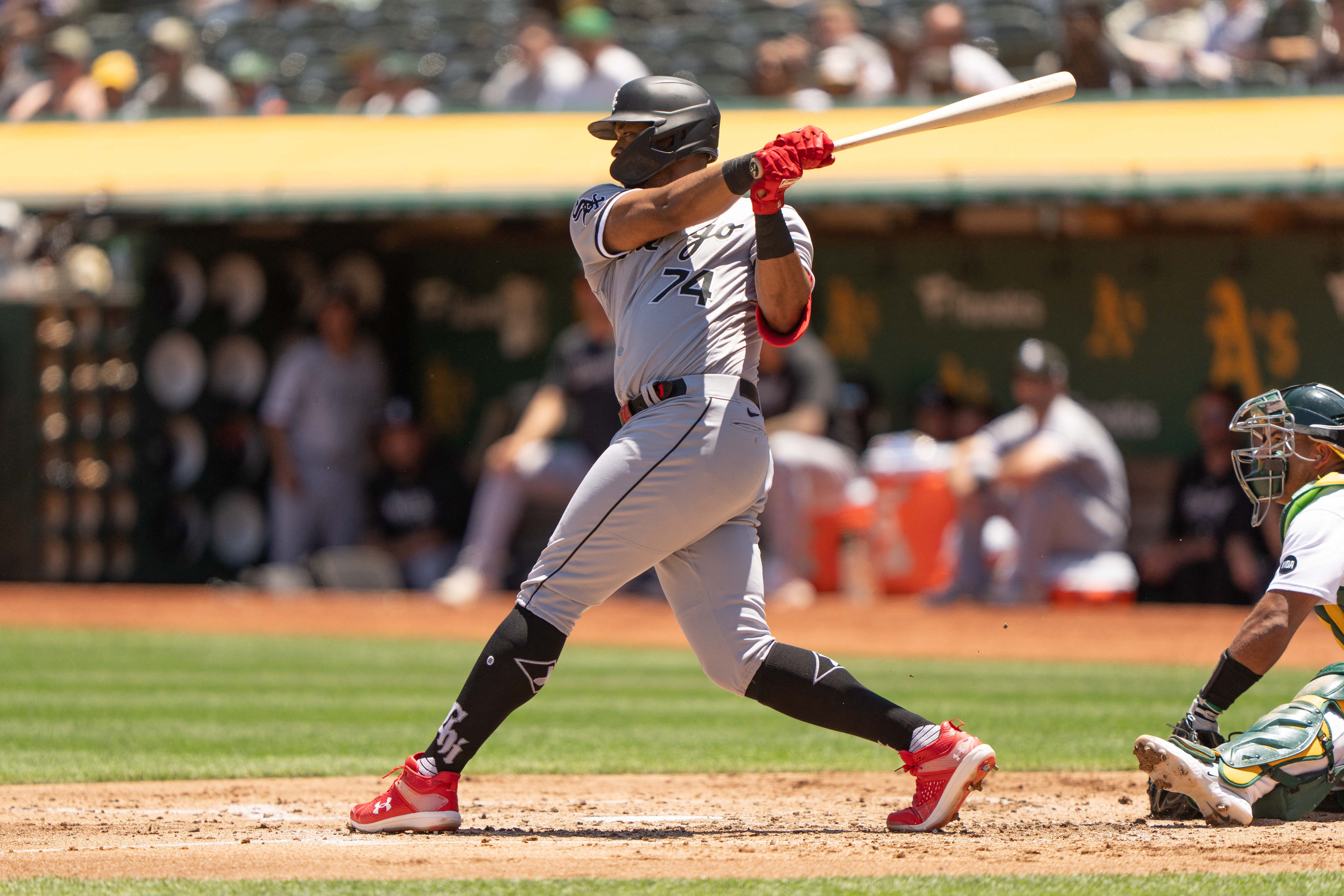 A's capitalize on Elvis Andrus' 10th-inning error to beat White Sox