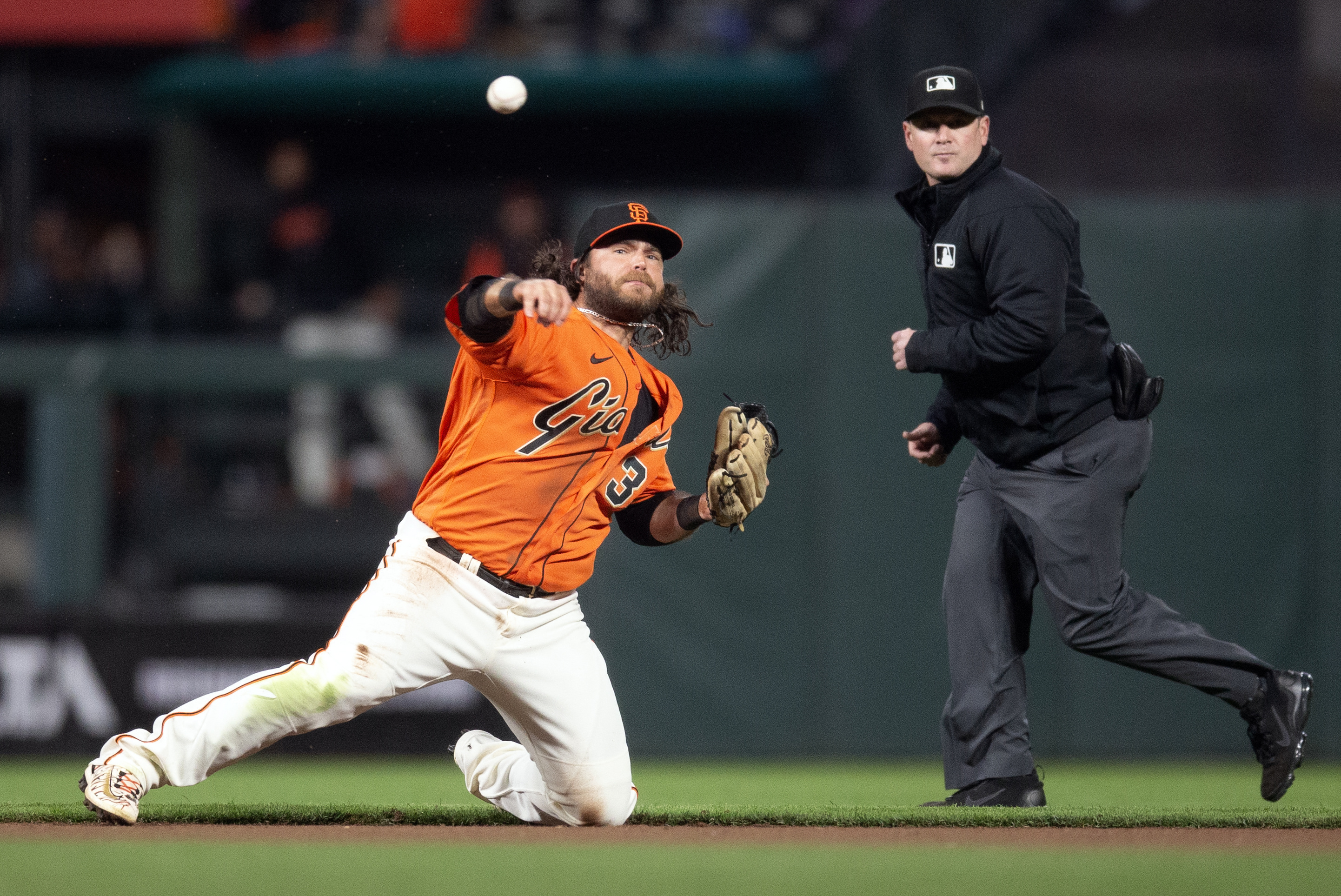 SF Giants stay hot with series win over first-place D-backs 