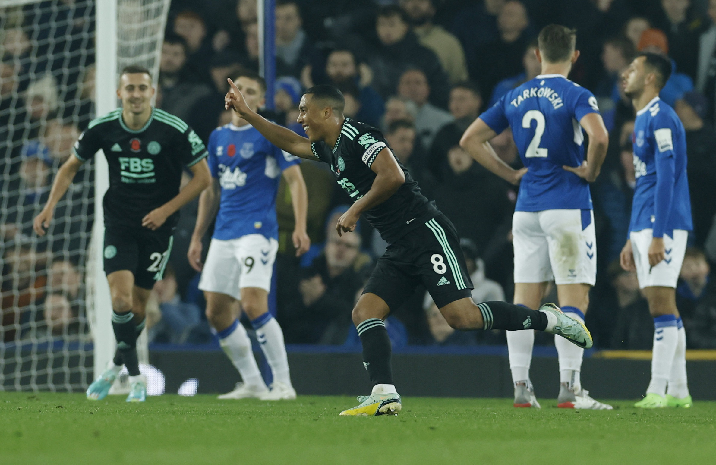Maddison Inspired Leicester Win At Everton To Climb Out Of Bottom Three Reuters